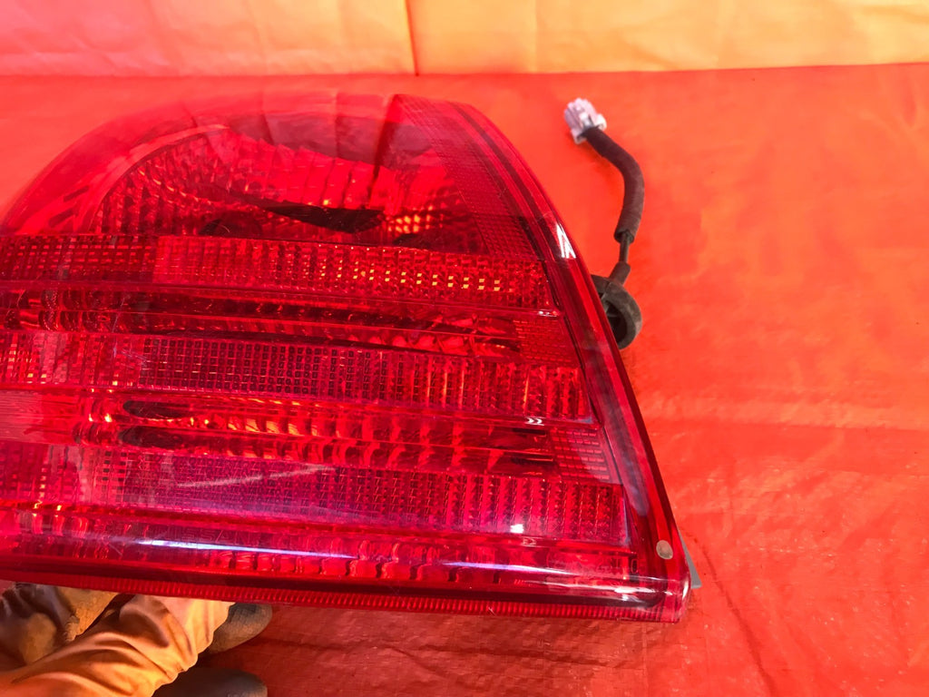 OEM 2010 2011 2012 NISSAN ROGUE DRIVER LEFT OUTER TAIL LIGHT LAMP L LH 10 11 121