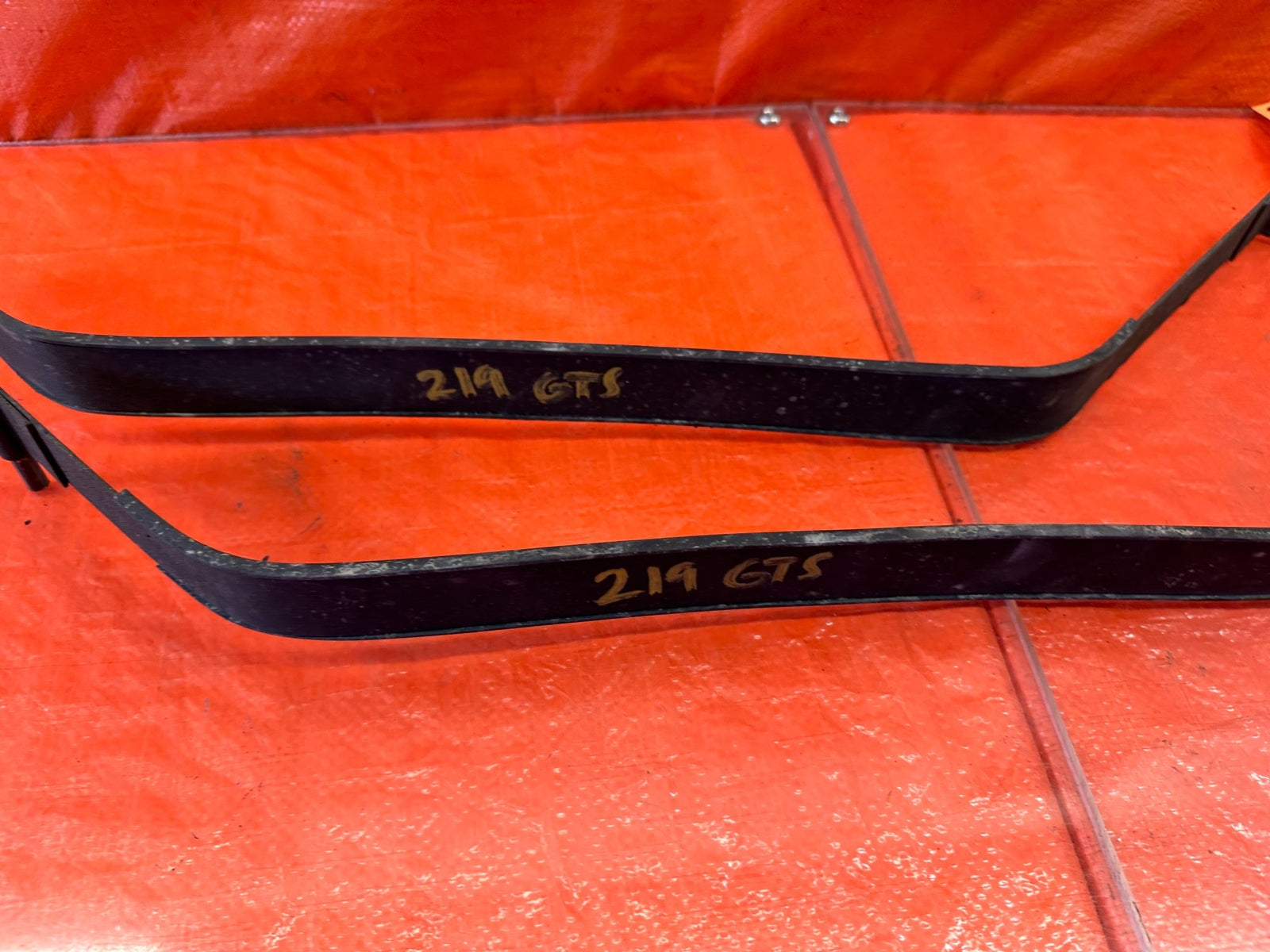 10 16 HYUNDAI GENESIS COUPE GASOLINE GAS FUEL TANK STRAP SET STRAPS SUPPORTS 2198