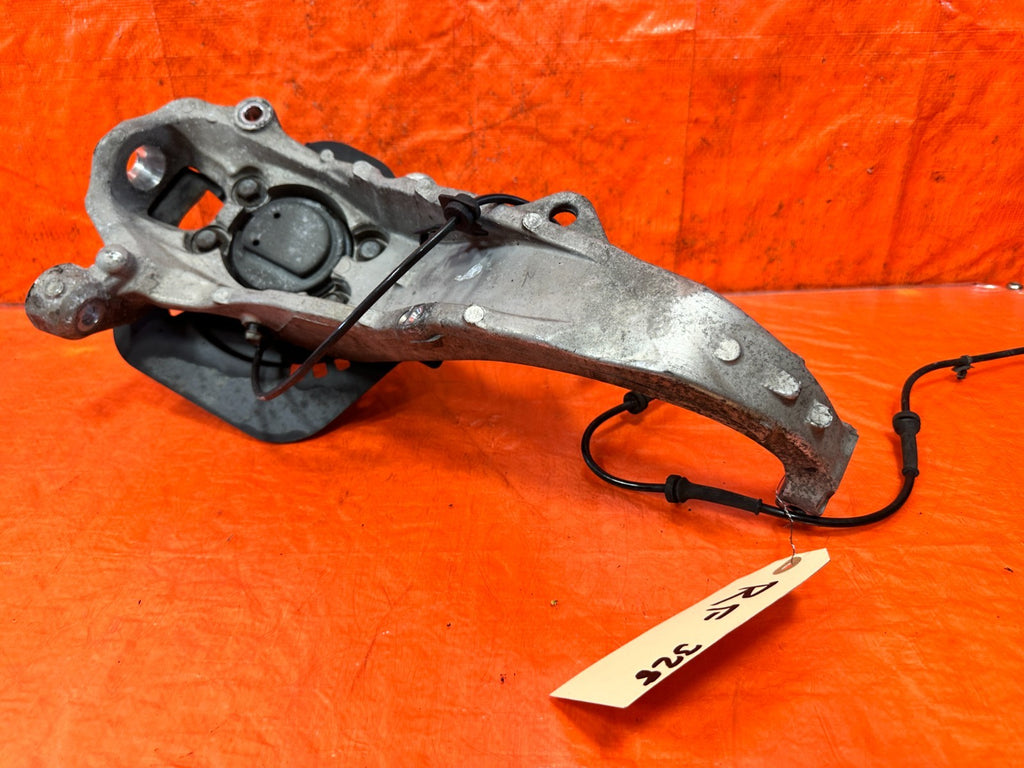 08 15 INFINITI G37 Q60   PASSENGER RIGHT FRONT SPINDLE KNUCKLE HUB   OEM #32812