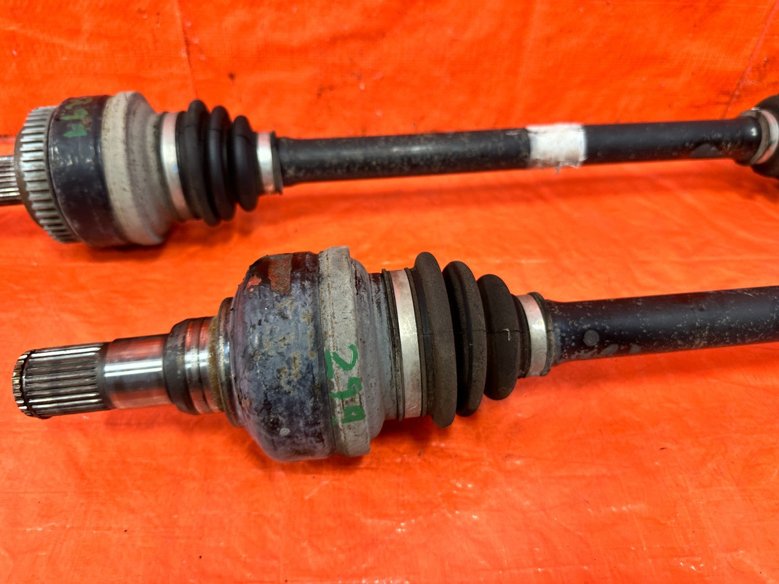 13 16 HYUNDAI GENESIS COUPE 3.8L   AUTO TRANS   LEFT AND RIGHT AXLES OEM 2997