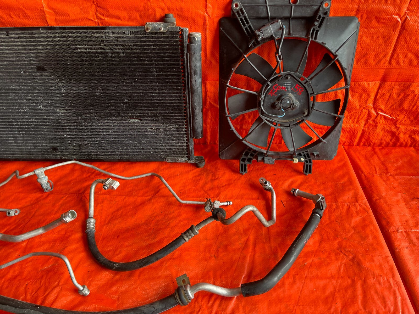 02 04 HONDA CR V CRV   AIR CONDITIONING AC LINE SET LINES W/ CONDENSER + FAN OEM3