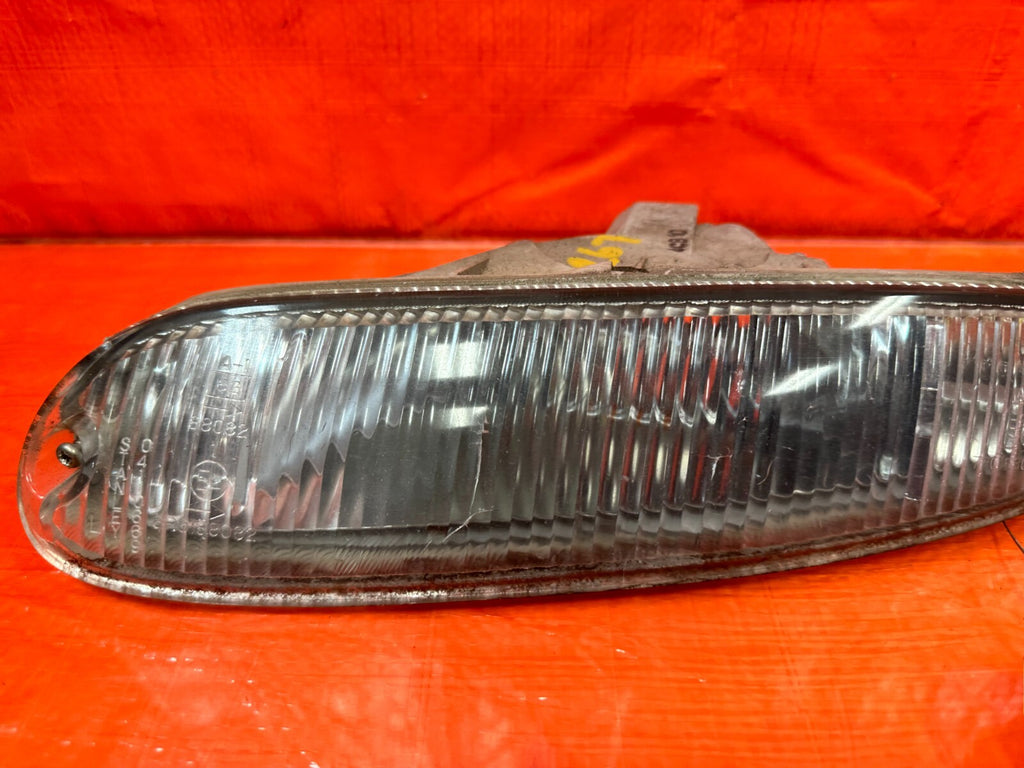 90 97 MAZDA MX 5 MIATA   DRIVER LEFT   FRONT BUMPER SIGNAL CORNER LIGHT OEM #2677