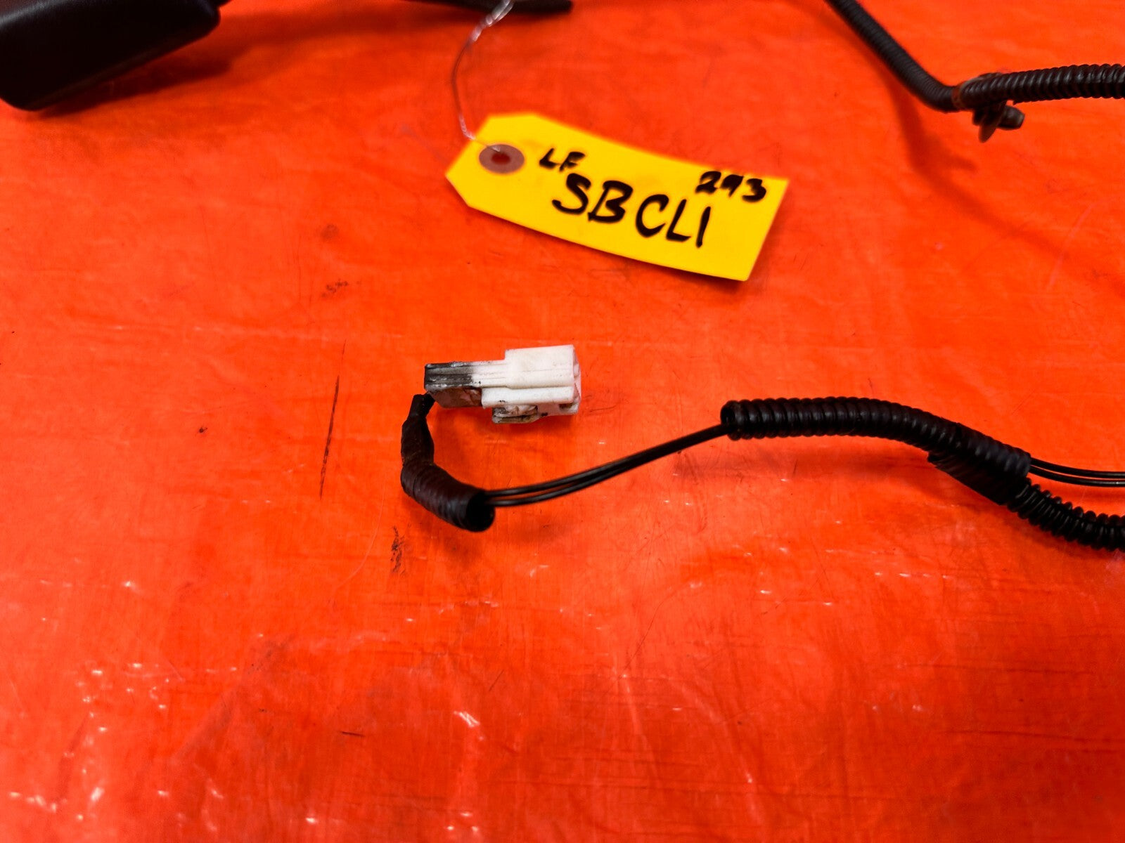 13 16 SCION FRS   SEAT BELT BUCKLE CLIP   DRIVER LEFT FRONT   OEM #2931