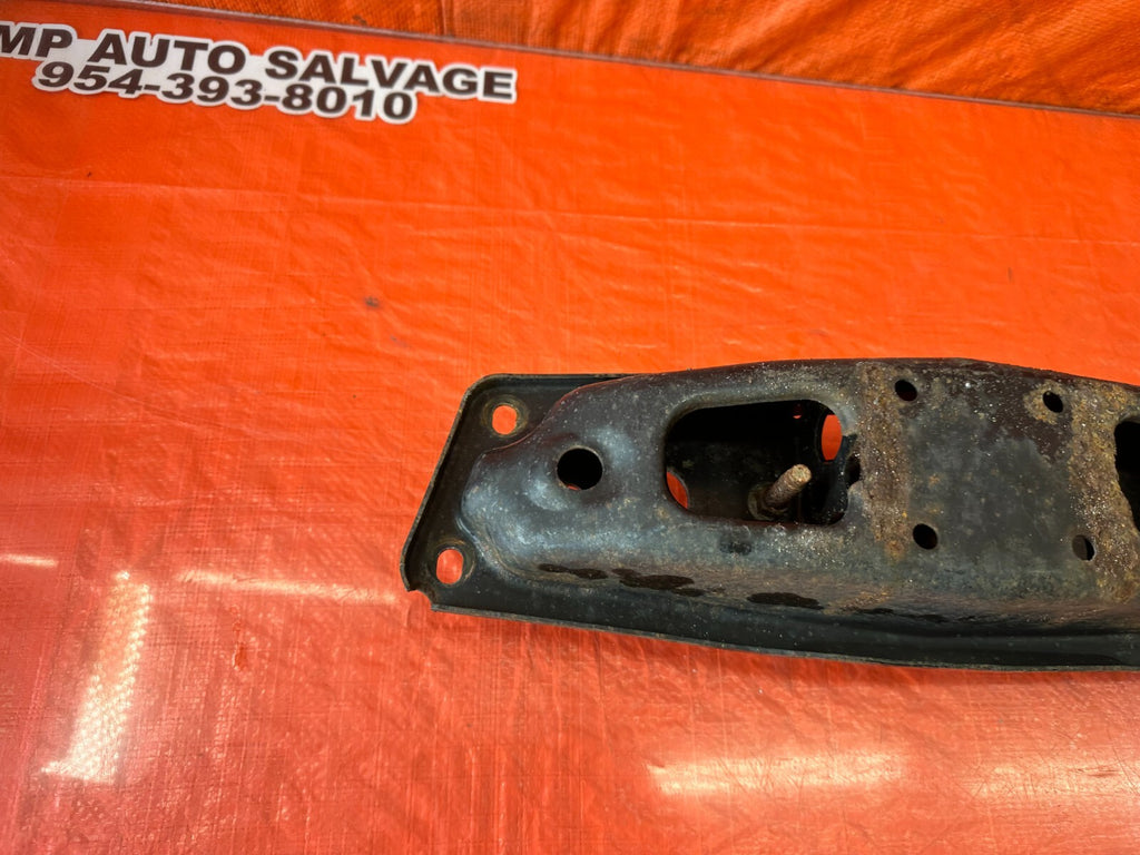 08 15 INFINITI G37 & Q60 COUPE   RWD ONLY   MANUAL TRANSMISSION BRACKET OEM #2454