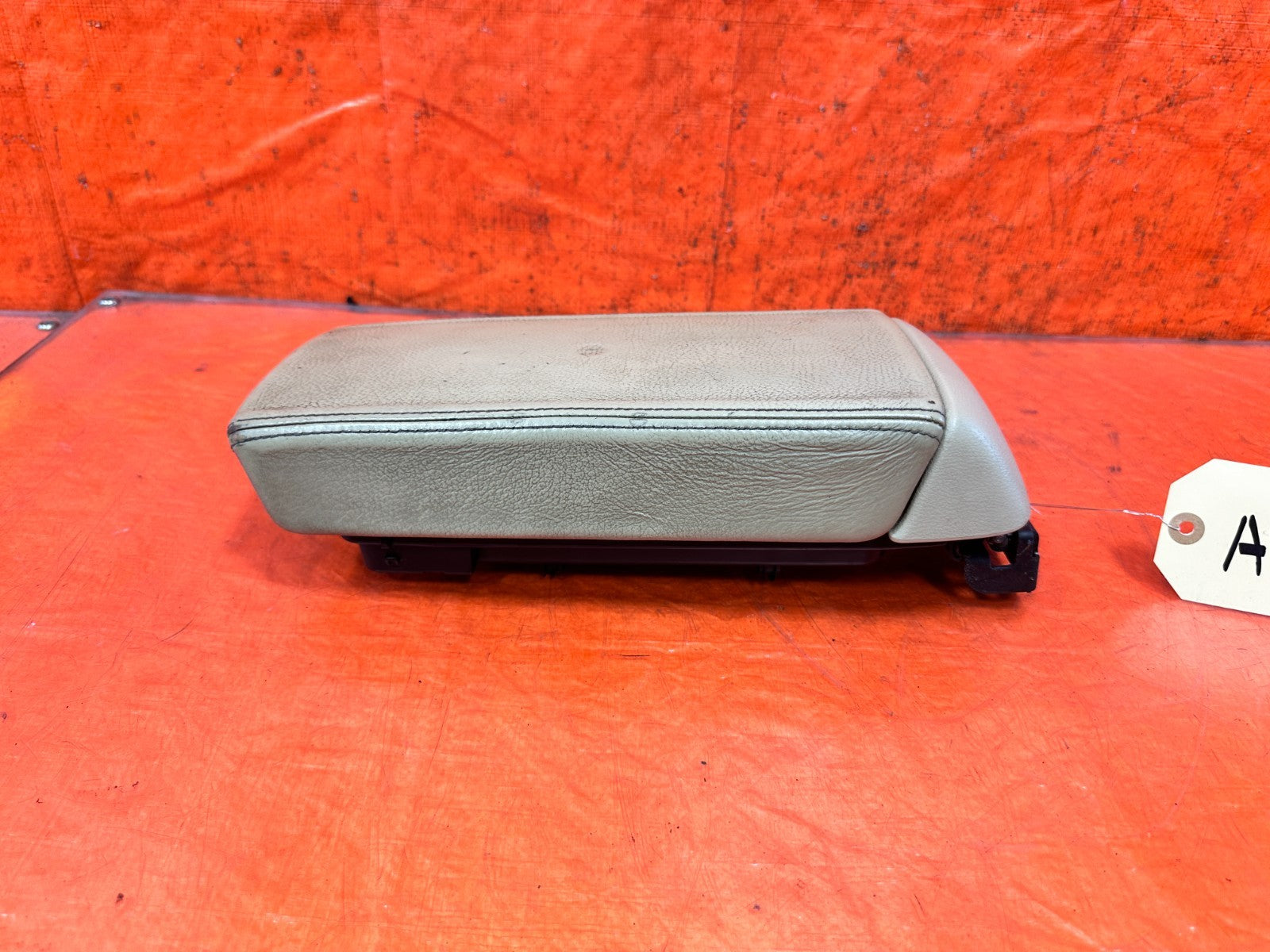 04 08 ACURA TSX CENTER CONSOLE LID TAN LEATHER ARMREST ARM REST OEM #3304