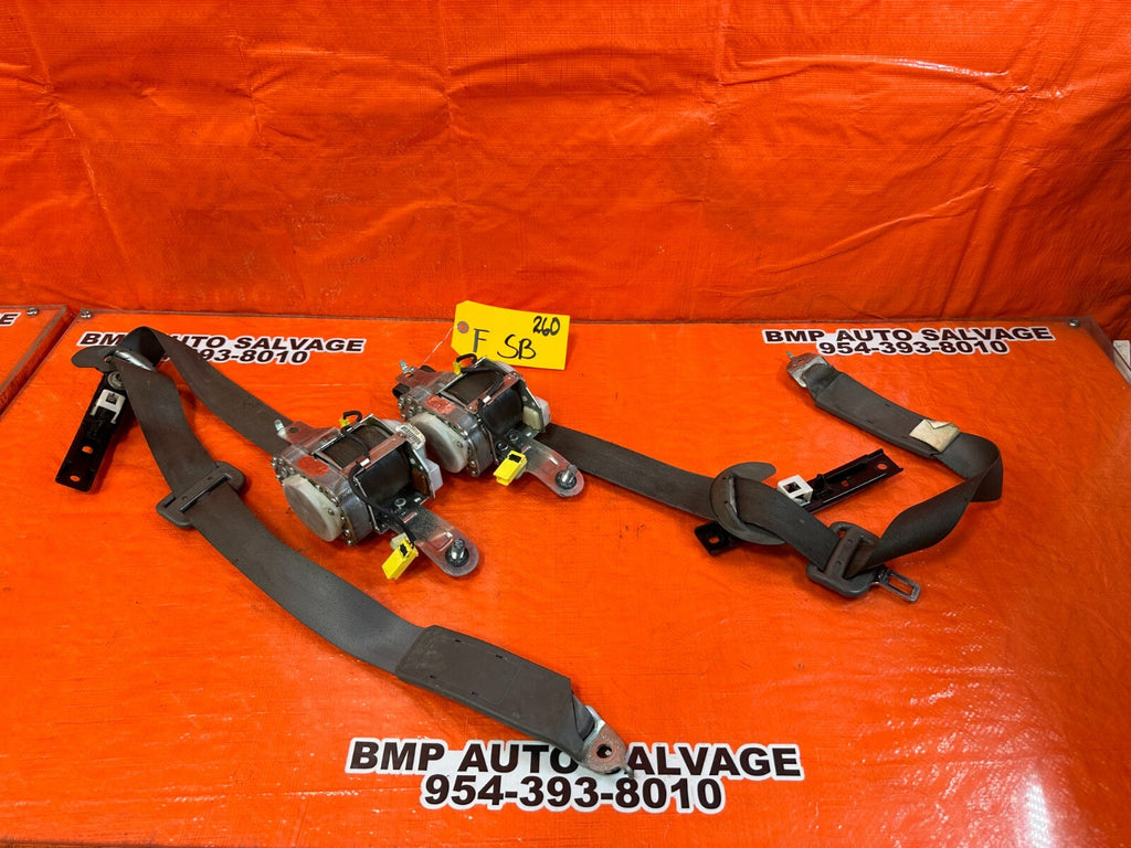 06 08 HONDA CIVIC SEDAN   LEFT & RIGHT FRONT SEAT BELTS   GRAY COLOR   OEM #2600