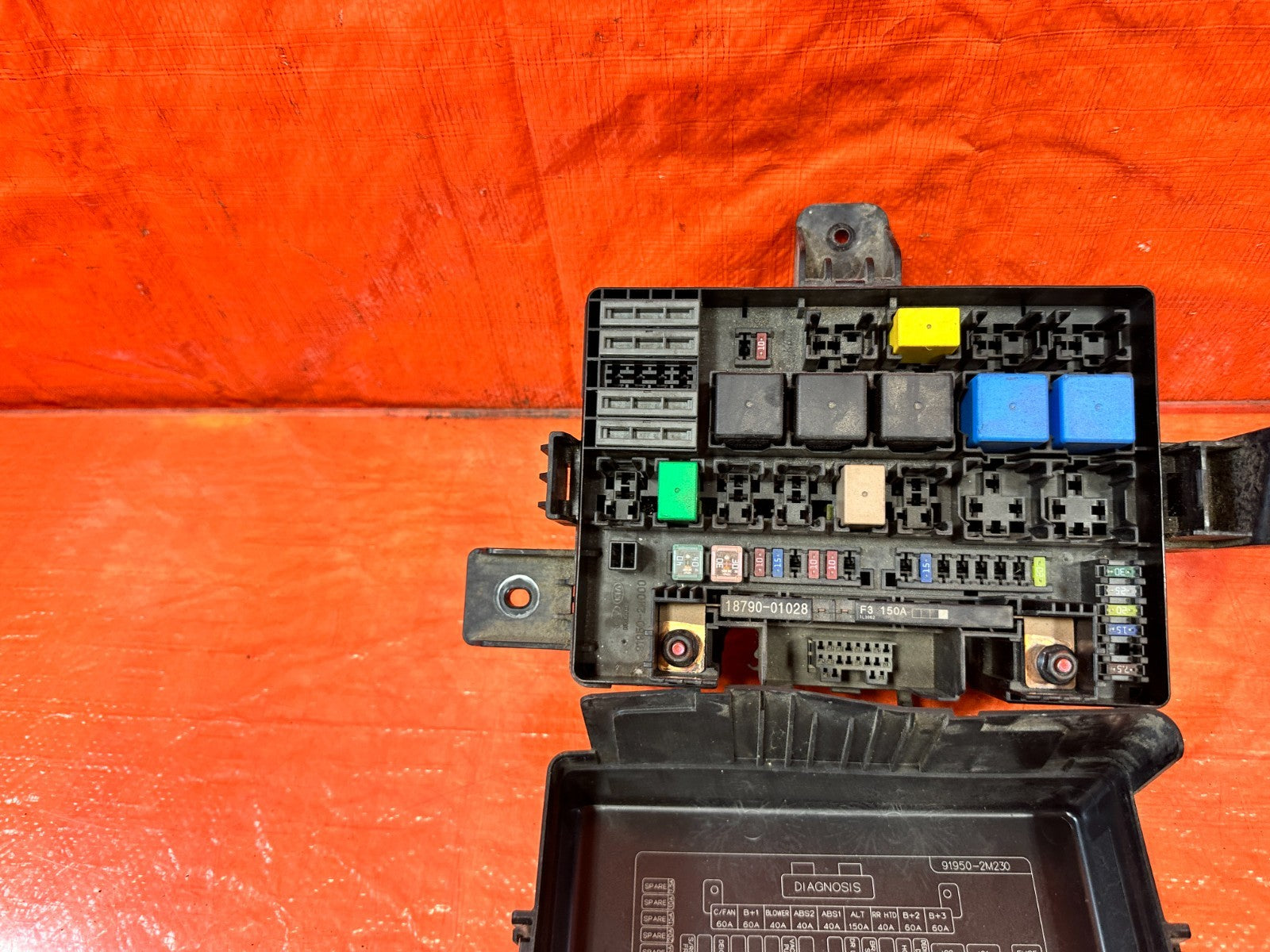 13 16 HYUNDAI GENESIS COUPE   EXTERIOR ENGINE BAY FUSE BOX   OEM 3266