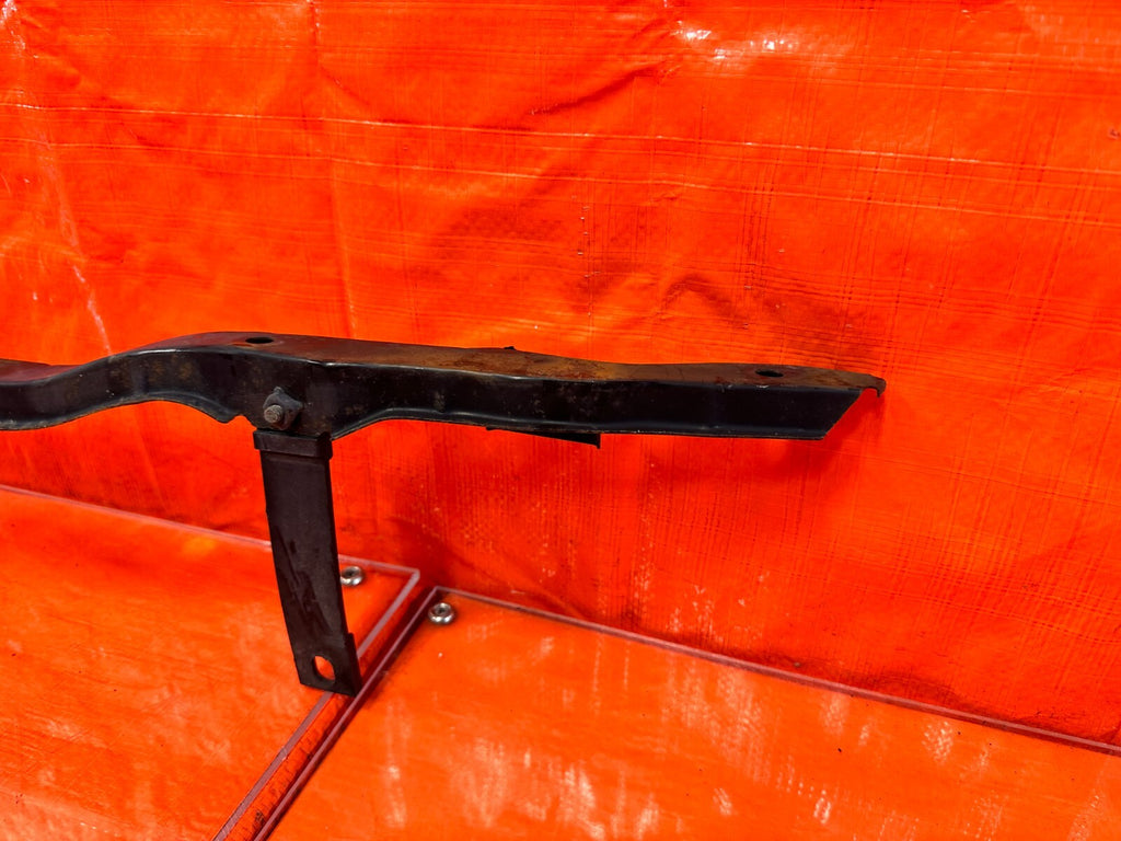 92 96 HONDA PRELUDE   REAR BUMPER MOUNTING BRACKET RETAINER   OEM #2734