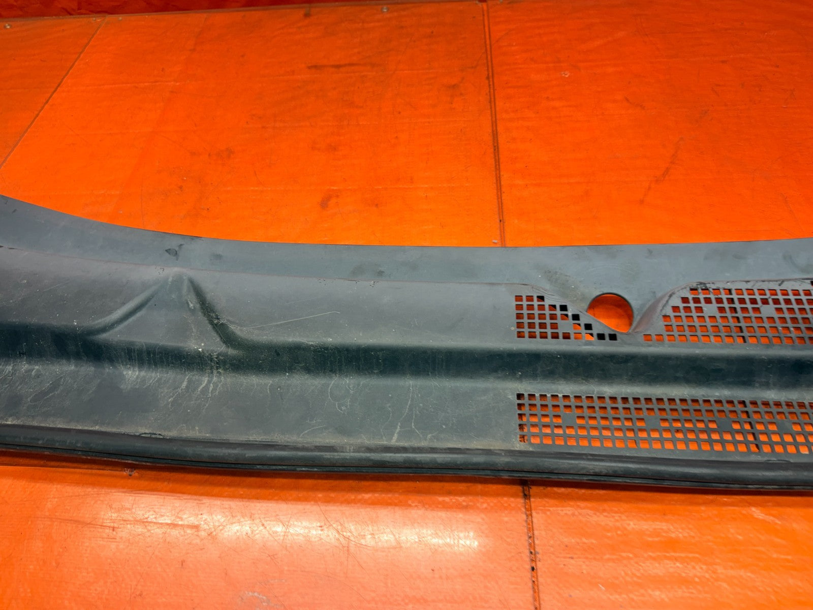 97 01 HONDA PRELUDE 2.2L FRONT WINDSHIELD WIPER COWL VENT COVER PLASTIC OEM #3368