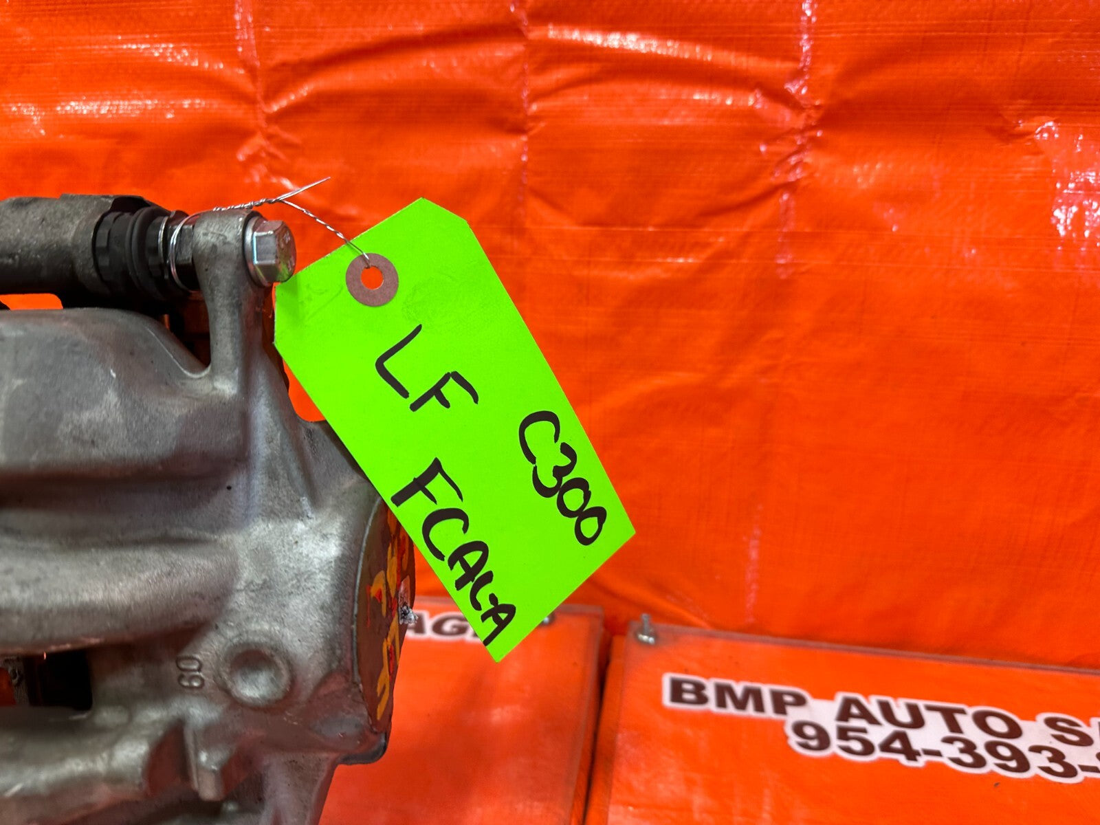 15 20 MERCEDES BENZ   W205   C300   NON SPORT   LEFT FRONT BRAKE CALIPER OEM 11