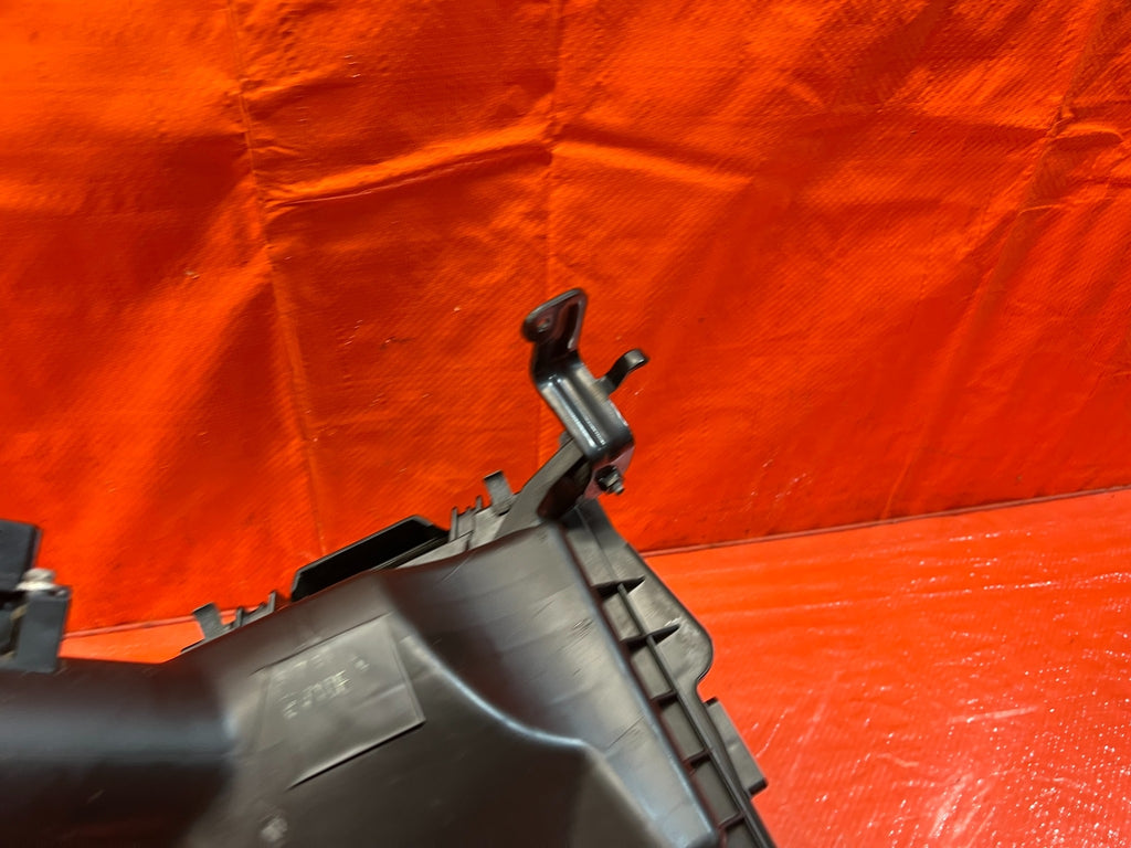 08 10 INFINITI G37 S SPORT   RIGHT   FACTORY AIR INTAKE FILTER BOX HOUSING   OEM6