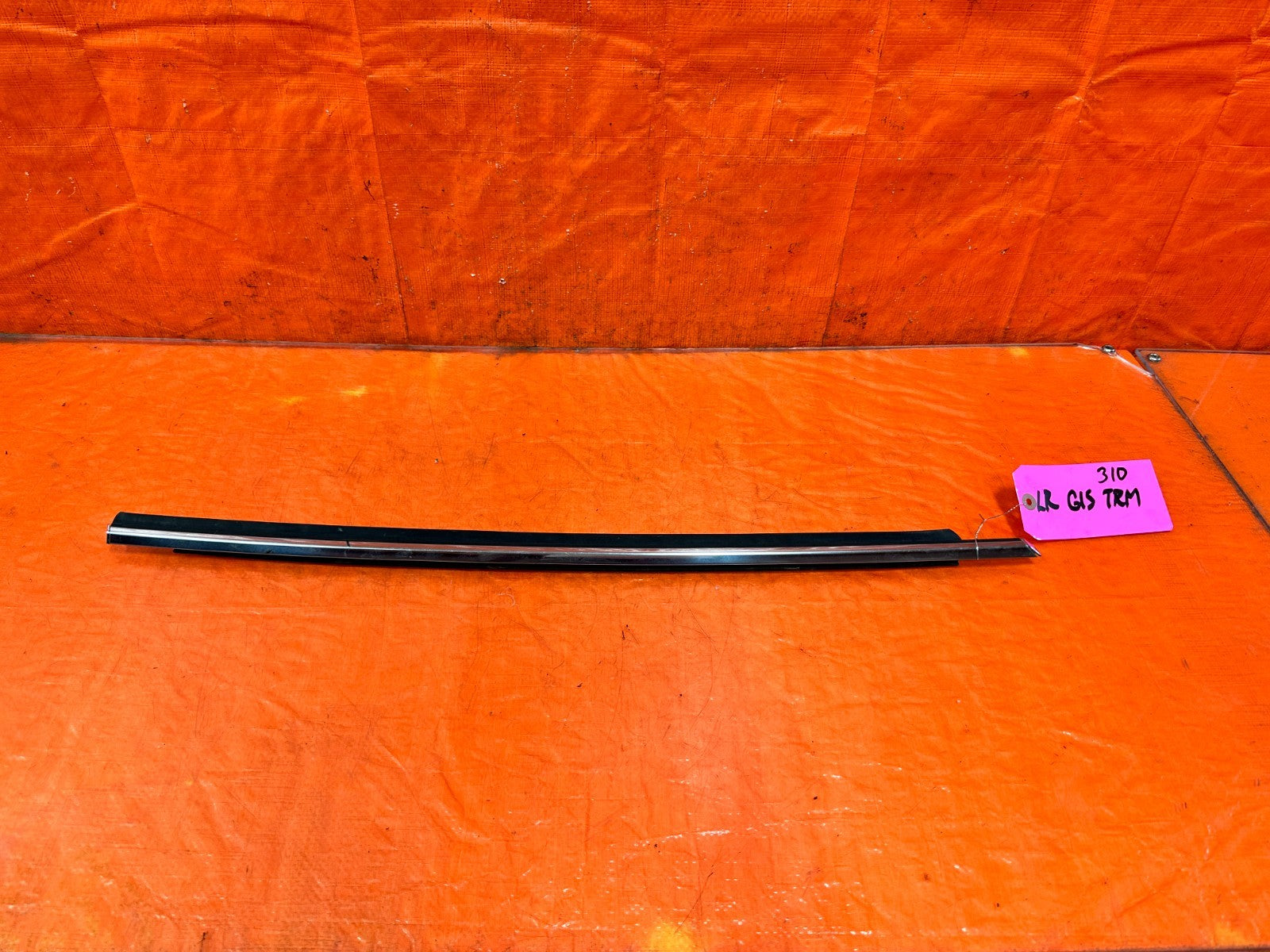 09 15 INFINITI G37 CONVERTIBLE   LEFT REAR EXTERIOR WINDOW GLASS TRIM   OEM 3100