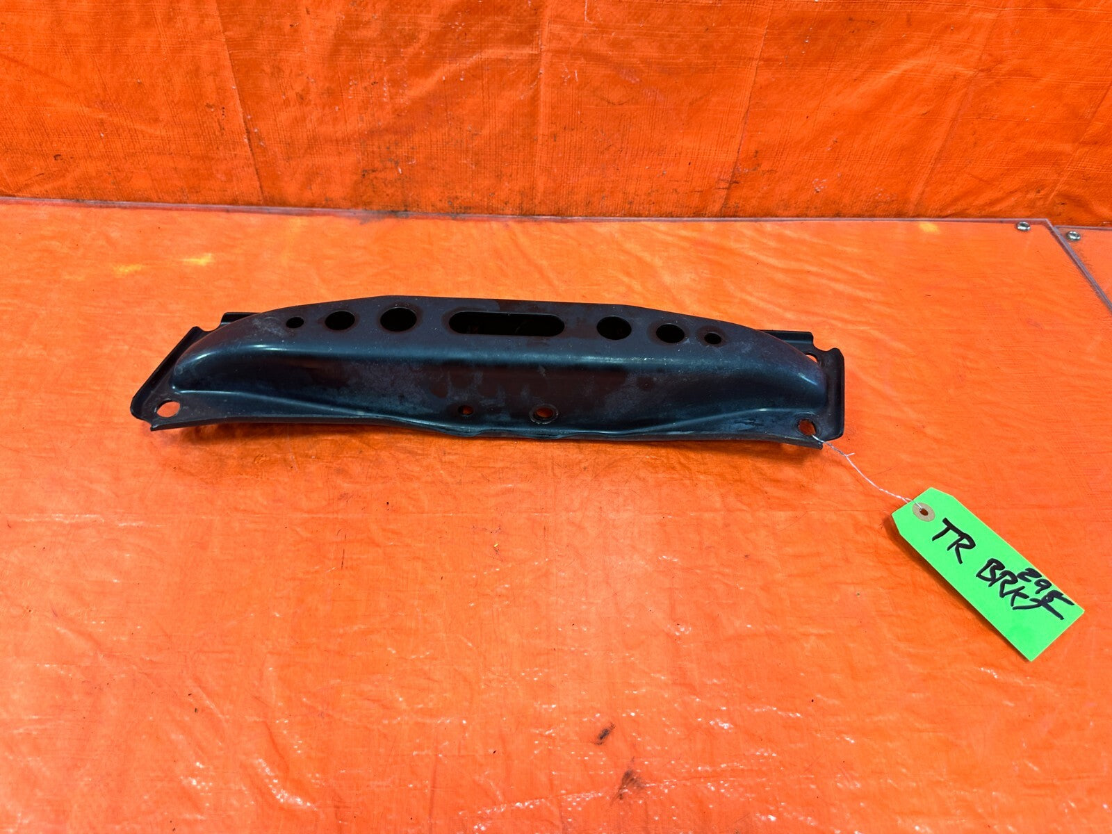 03 07 INFINITI G35 COUPE   LOWER AUTOMATIC TRANSMISSION BRACKET   OEM FACTORY 982