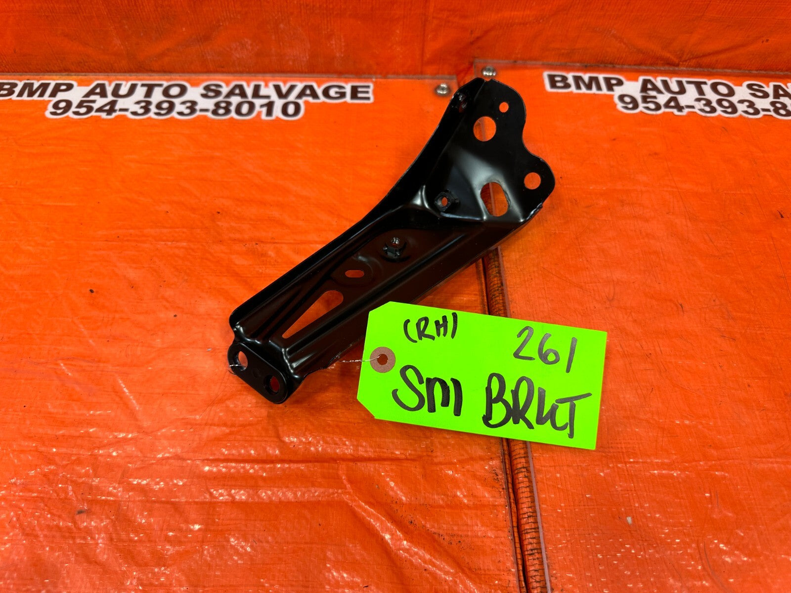 02 10 LEXUS SC430   PASSENGER RIGHT METAL MOUNTING BRACKET   OEM #2614