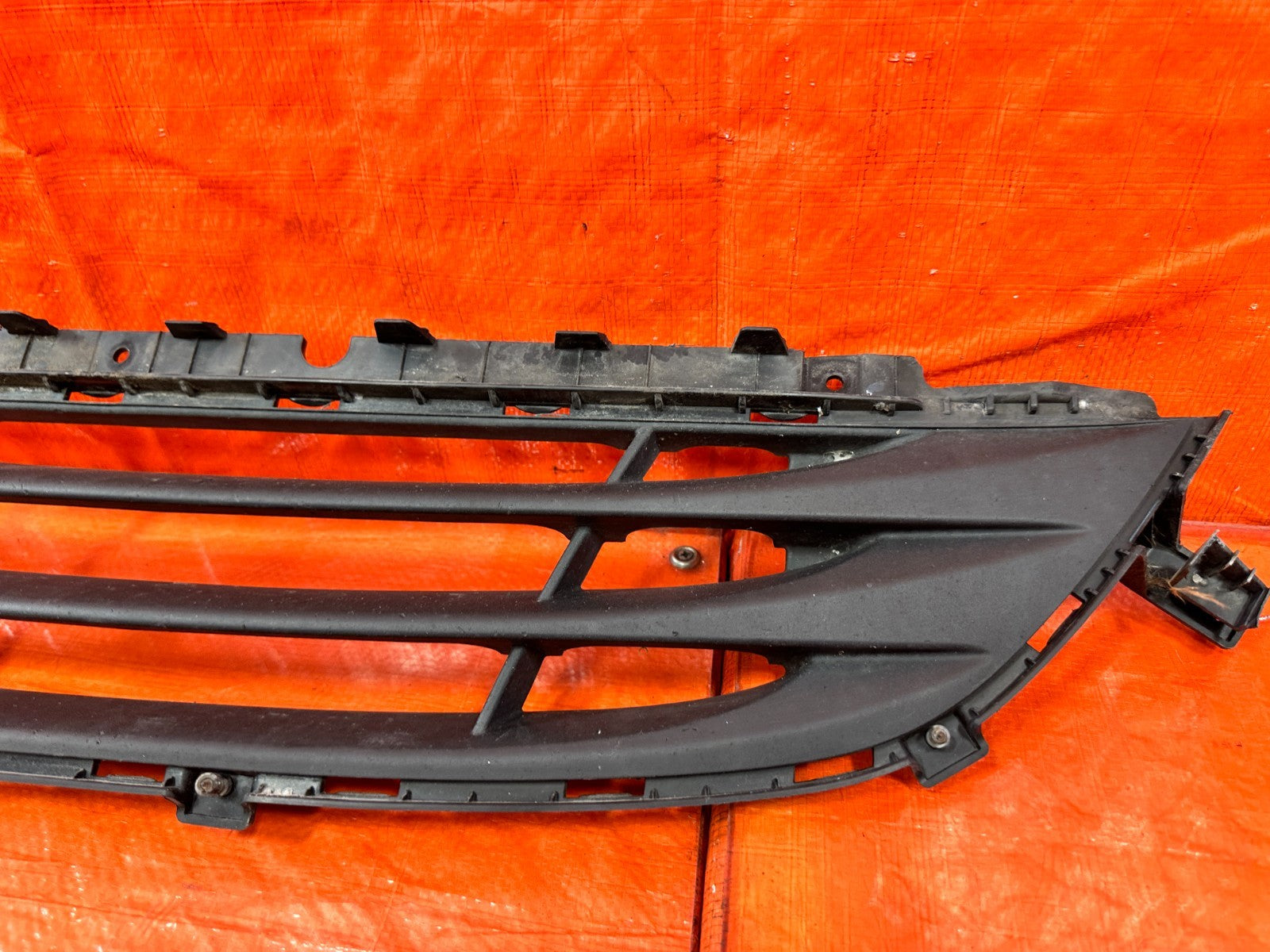 13 16 HYUNDAI GENESIS COUPE   LOWER FRONT BUMPER GRILLE INSERT TRIM PLASTIC OEM3