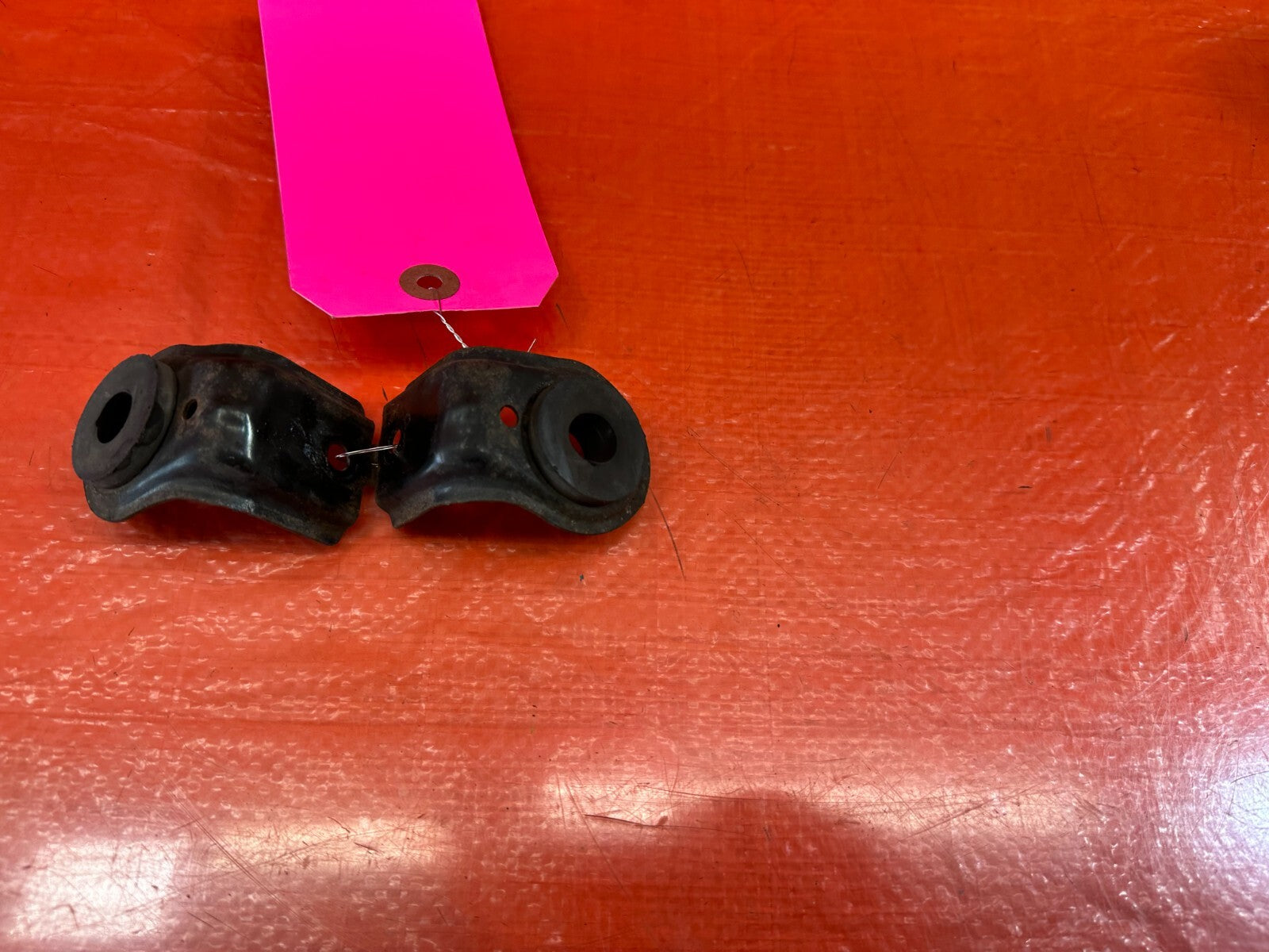 06 11 HONDA CIVIC   RADIATOR MOUNTING BRACKETS RETAINERS SET OF TWO 2   OEM 2376