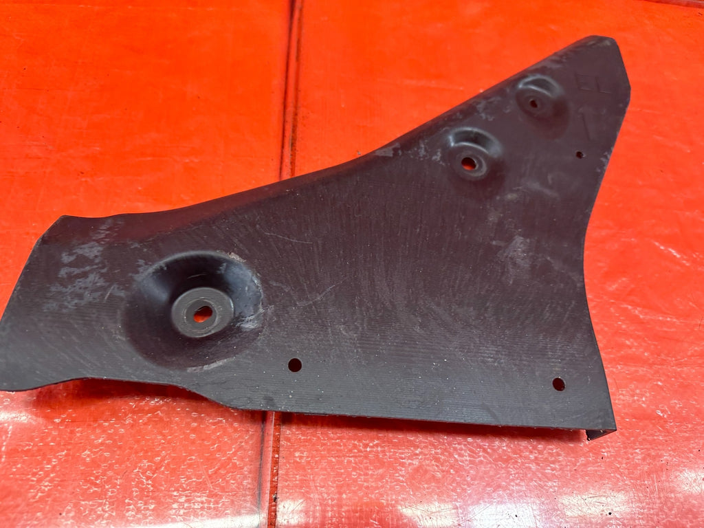14 20 INFINITI Q50   SPLASH SHIELD TUNNEL STAY BRACKET LEFT REAR   OEM #2155