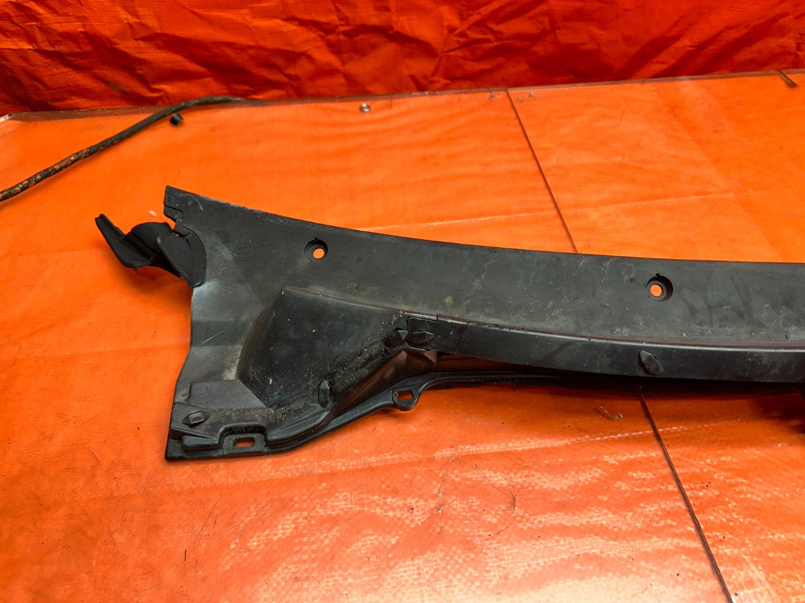 94 01 ACURA INTEGRA FRONT WINDSHIELD WIPER COWL PLASTIC TRIM OEM #3318