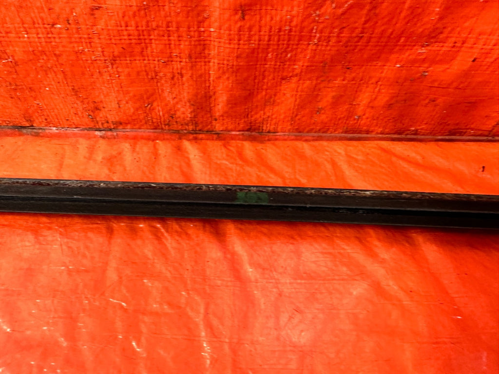 04 11 MAZDA RX8 RX 8   PASSENGER RIGHT EXTERIOR WINDOW GLASS TRIM   OEM #3036