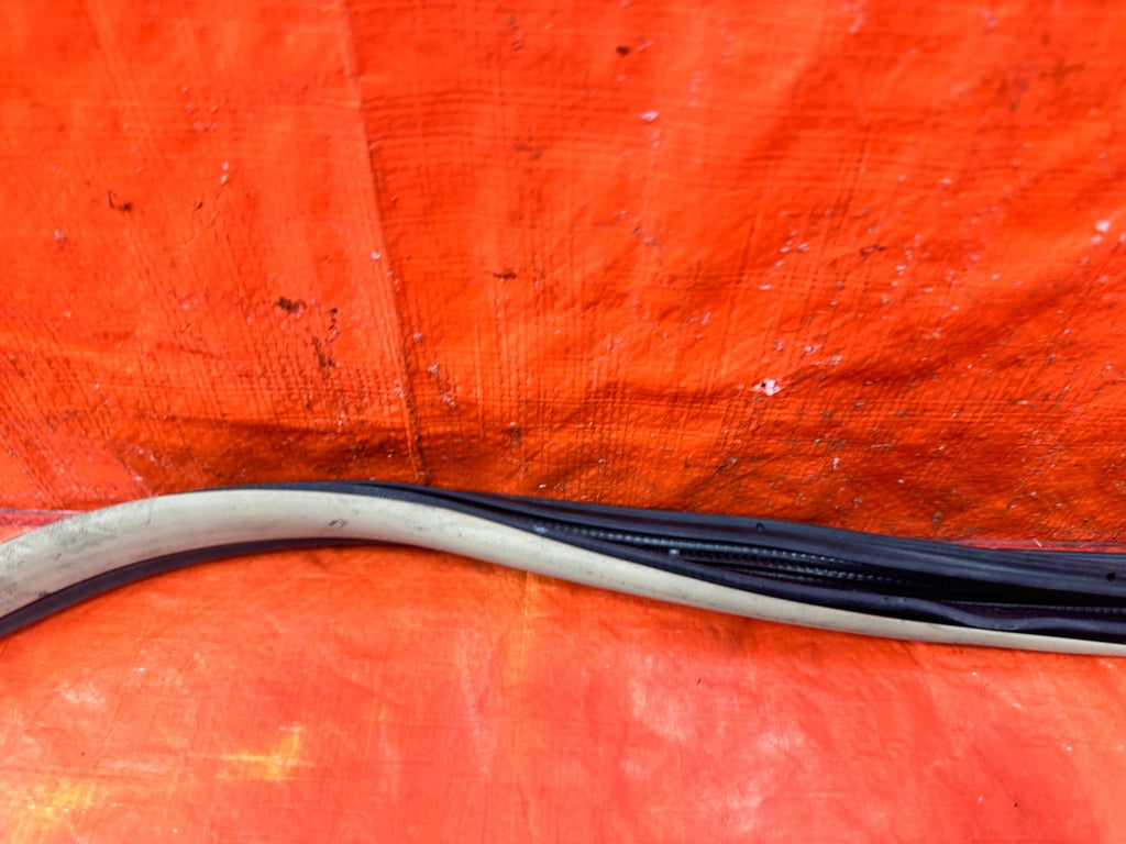 04 08 ACURA TSX   RIGHT REAR   DOOR TO CHASSIS WEATHER STRIP OPEN TRIM OEM #3046