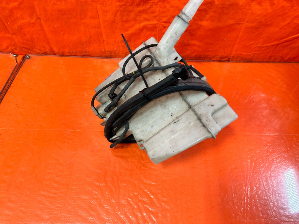 08 15 INFINITI G37 COUPE   WINDSHIELD WIPER RESERVOIR TANK W/ MOTOR    OEM 32910