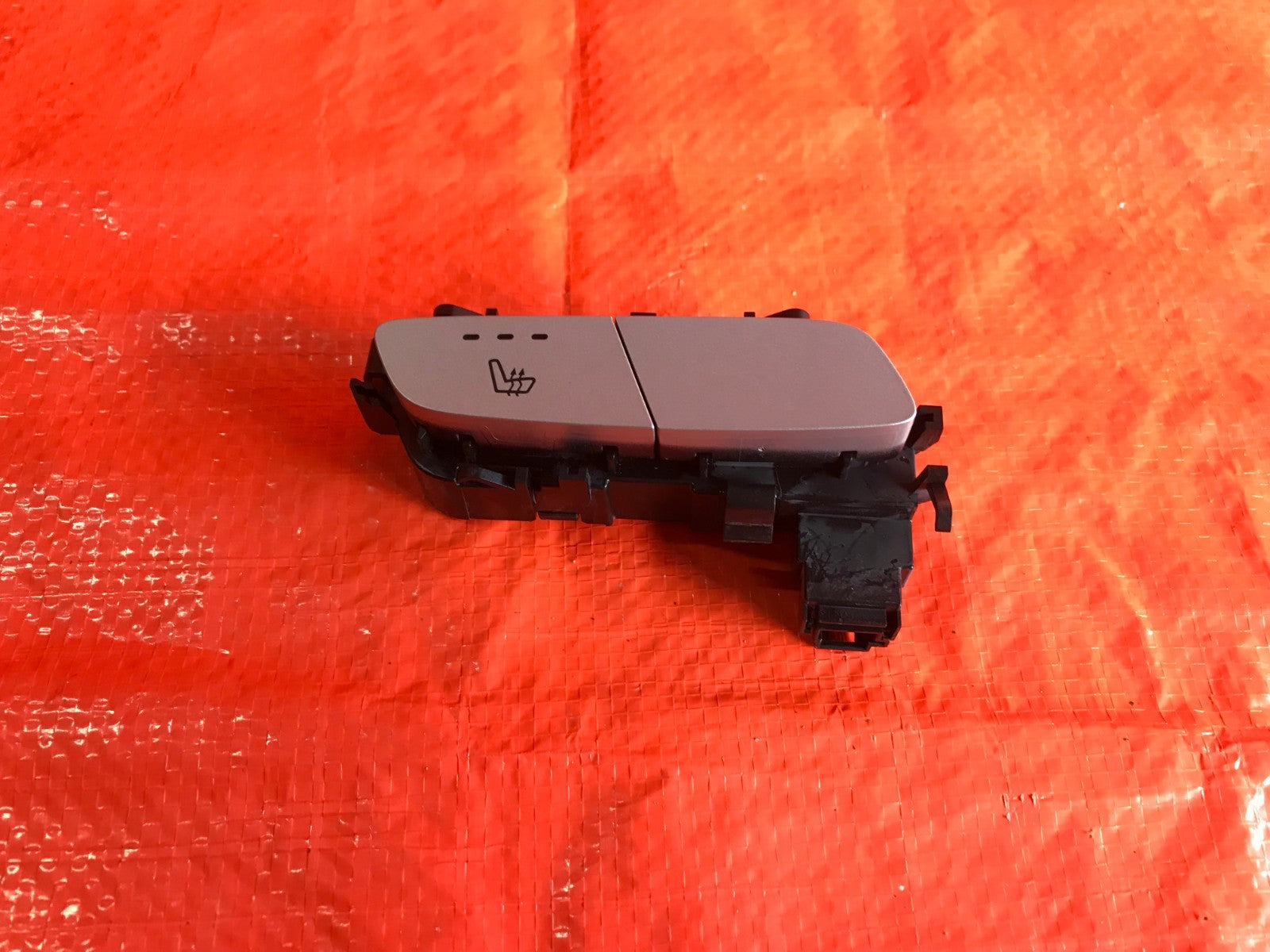 OEM 2015 15 MERCEDES BENZ C300 DRIVER LEFT FRONT SEAT WARMER SWITCH A20590500040