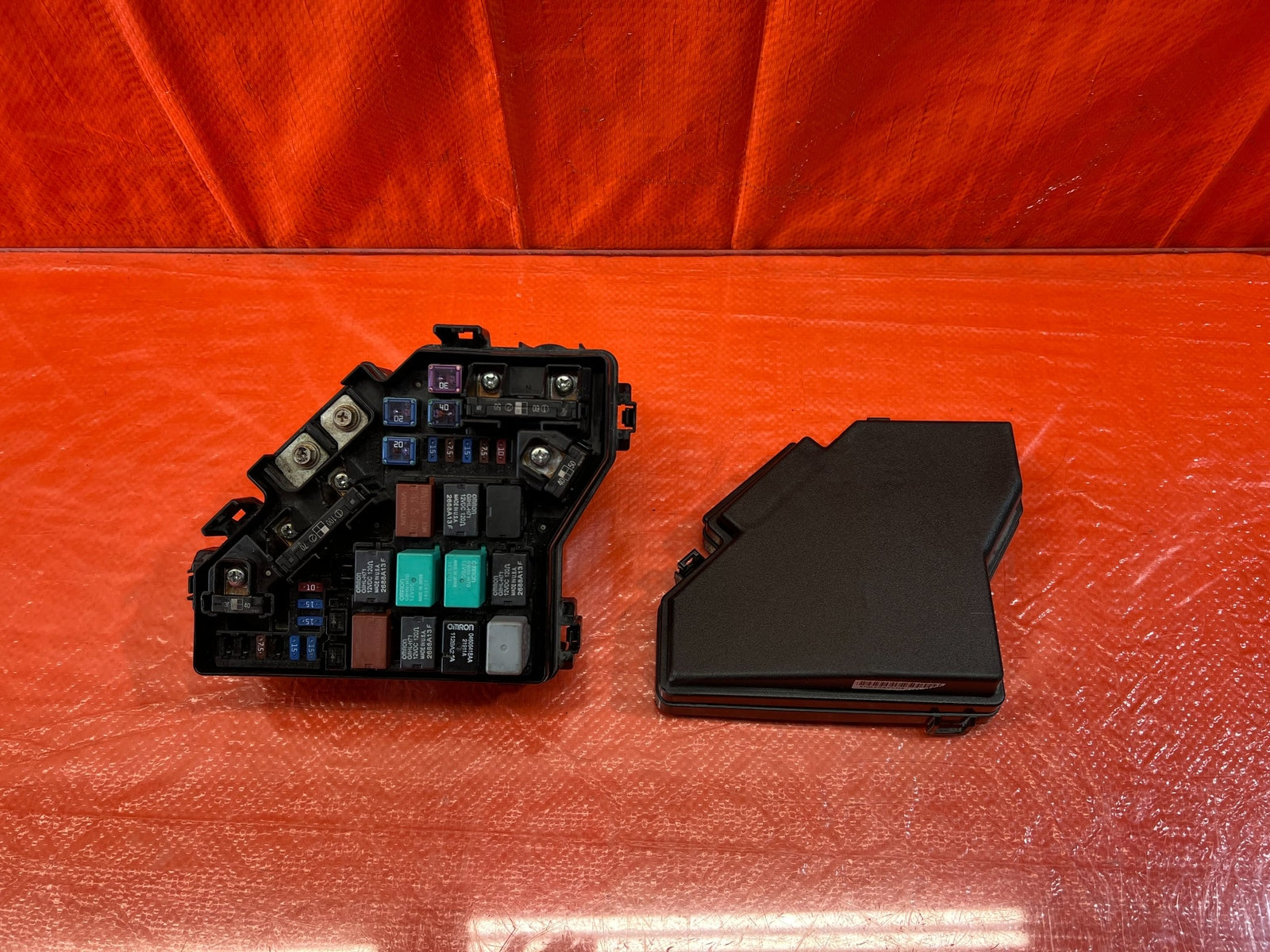 09 11 HONDA CIVIC SI SEDAN   EXTERIOR UNDER THE HOOD ENGINE BAY FUSE BOX OEM 2032