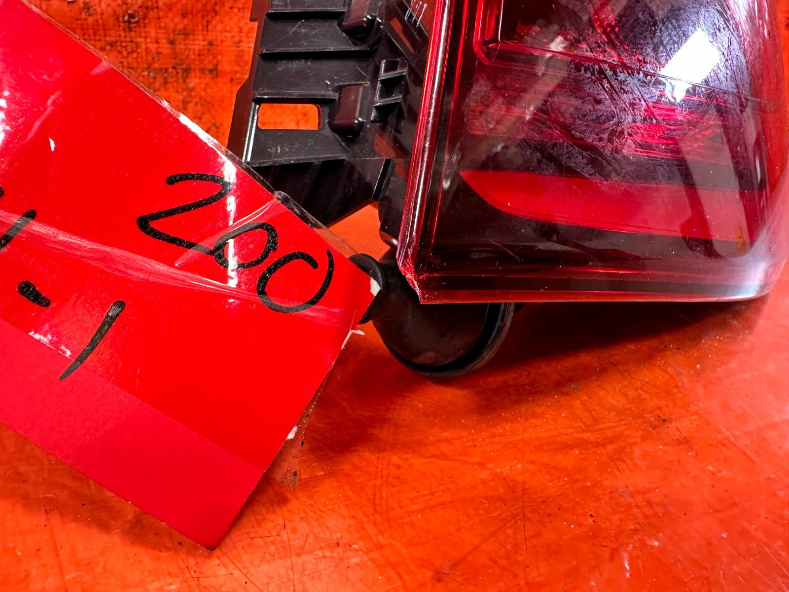17 20 INFINITI Q60 PASSENGER RIGHT OUTER QUARTER PANEL  TAIL LIGHT LAMP CHIP!2