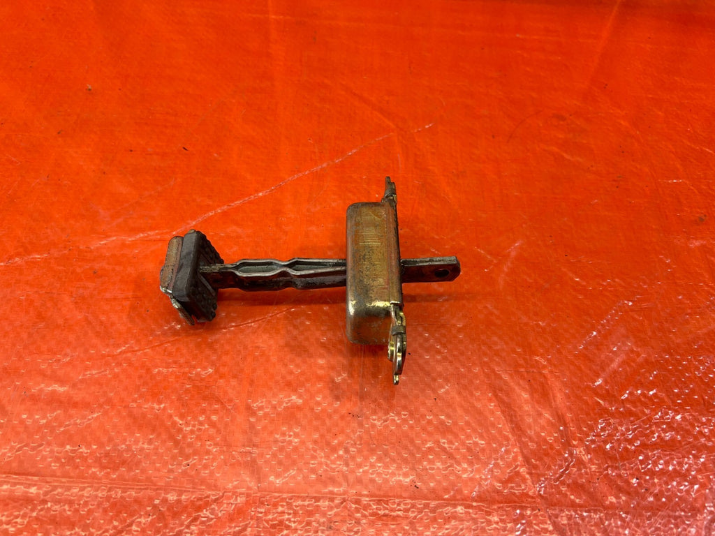 92 96 HONDA PRELUDE   LEFT OR RIGHT   DOOR CHECKER HINGE ARM STOPPER   OEM #1388