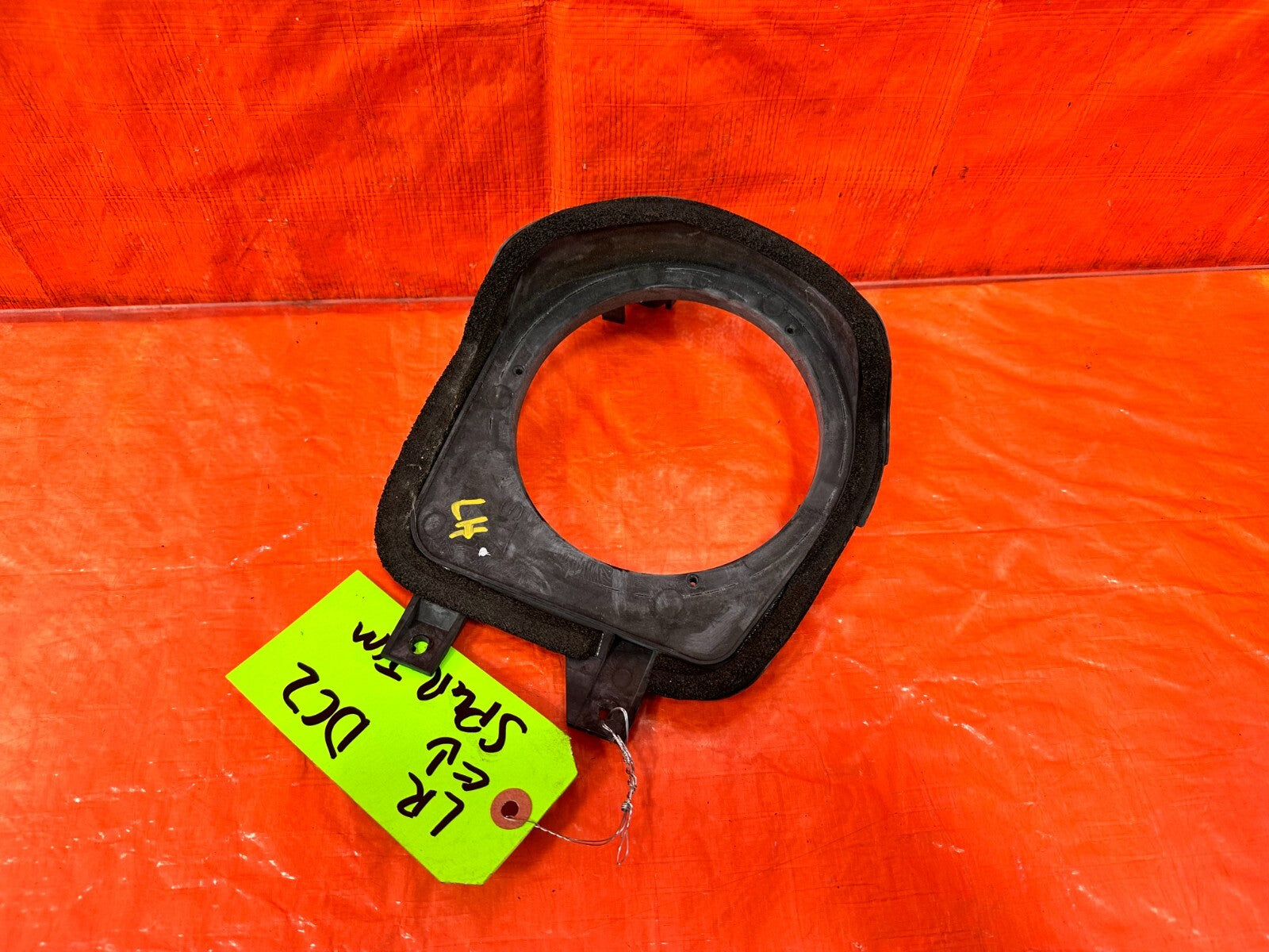 97 01 ACURA INTEGRA 2D REAR SPEAKER MOUNTING BRACKET PODS LEFT REAR OEM #DC20
