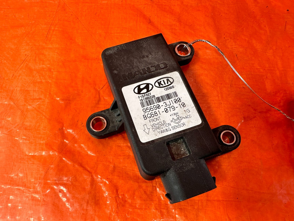 2013 13  HYUNDAI GENESIS COUPE TRACK   YAW RATE SENSOR / YAW SENSOR 95690 3J1002