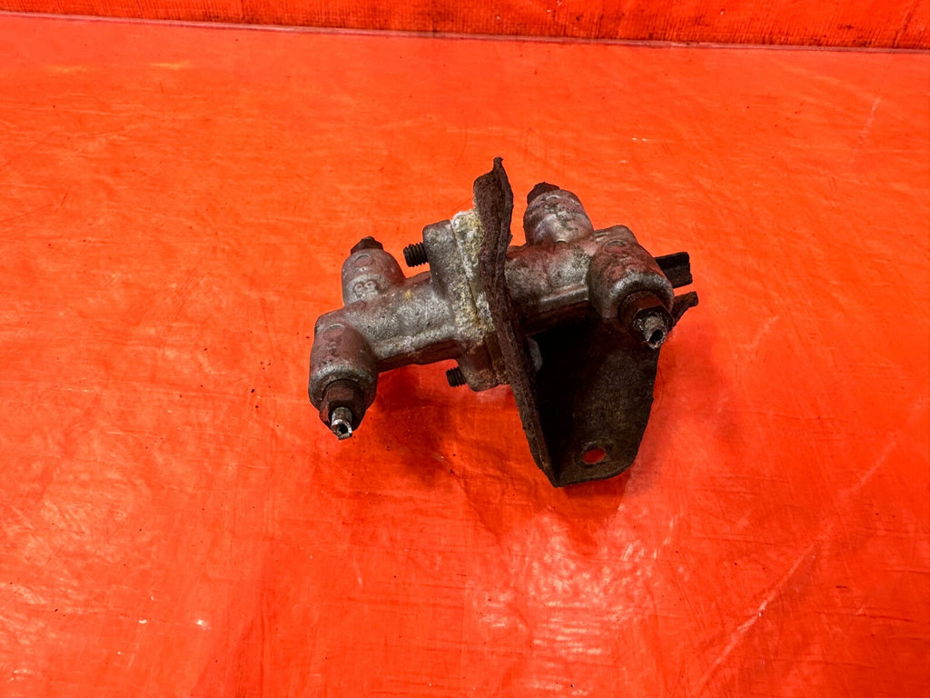 92 96 HONDA PRELUDE   BRAKE PROPORTIONING VALVE PROP VALVE   OEM FACTORY #2735