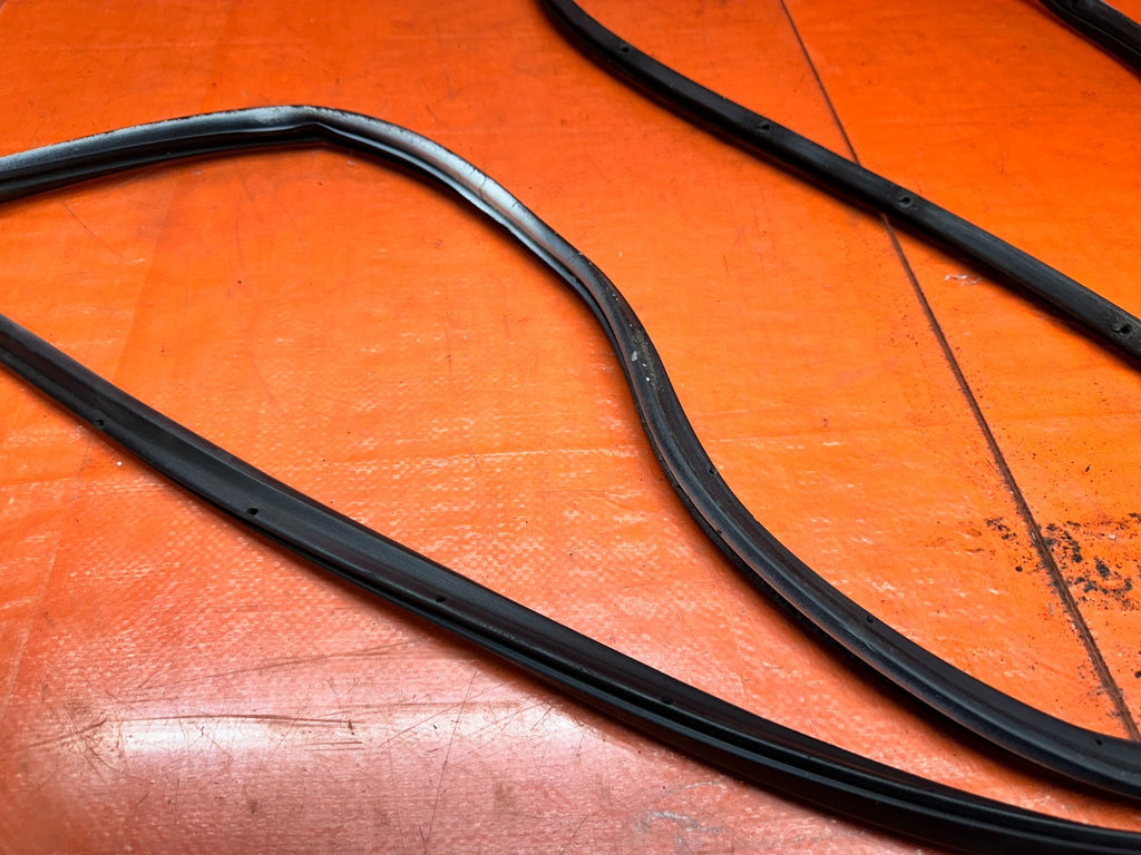 92 95 HONDA CIVIC EX 2D   DRIVER LEFT DOOR MOUNTED WEATHERSTRIP SEAL   OEM #3335