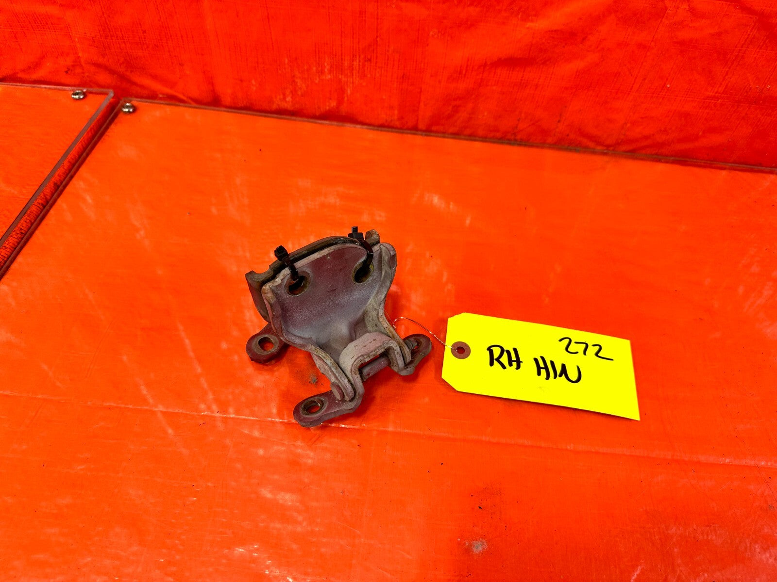 88 00 HONDA CIVIC FRONT LEFT OR RIGHT DOOR HINGE SET / UPPER + LOWER OEM #272 10