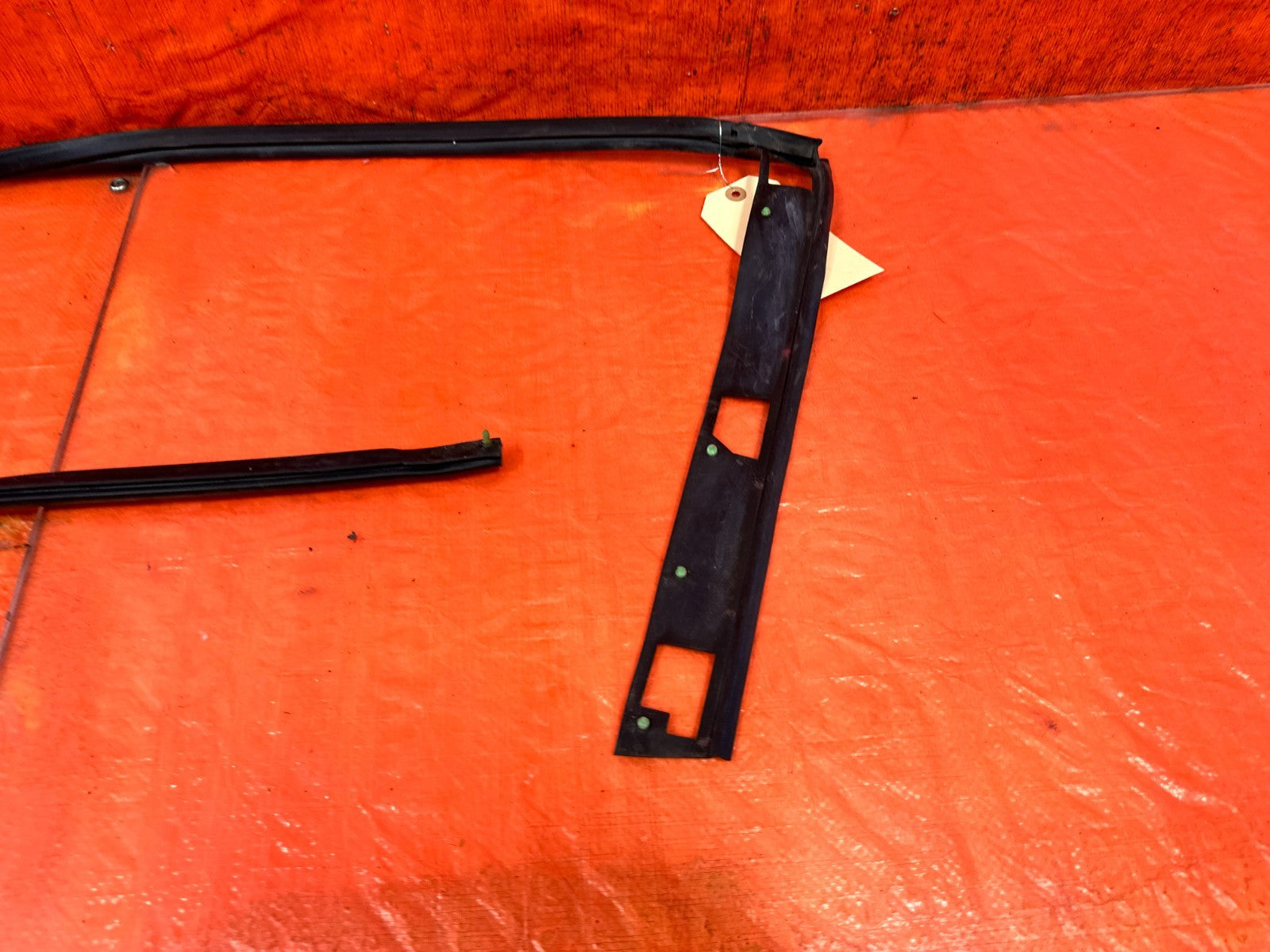 90 91 HONDA CIVIC HATCHBACK   RIGHT DOOR WINDOW GLASS SUB SEAL   OEM 3271