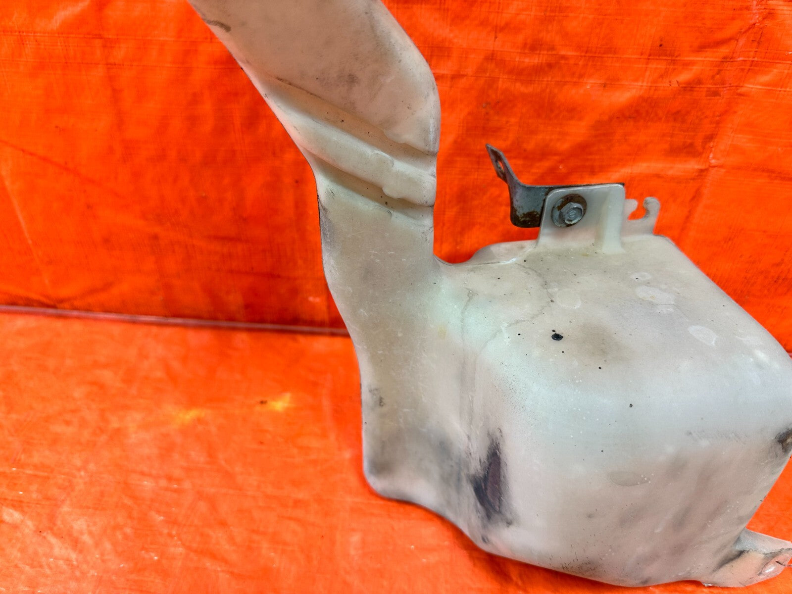 88 89 HONDA CRX DX SI   WINDSHIELD WIPER RESERVOIR TANK W/ MOTOR   OEM #2772