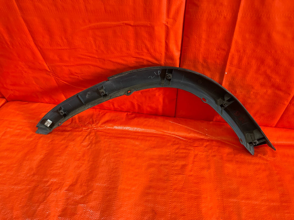 97 01 HONDA CR V CRV   DRIVER LEFT REAR   OVER FENDER TRIM PLASTIC   OEM OE7