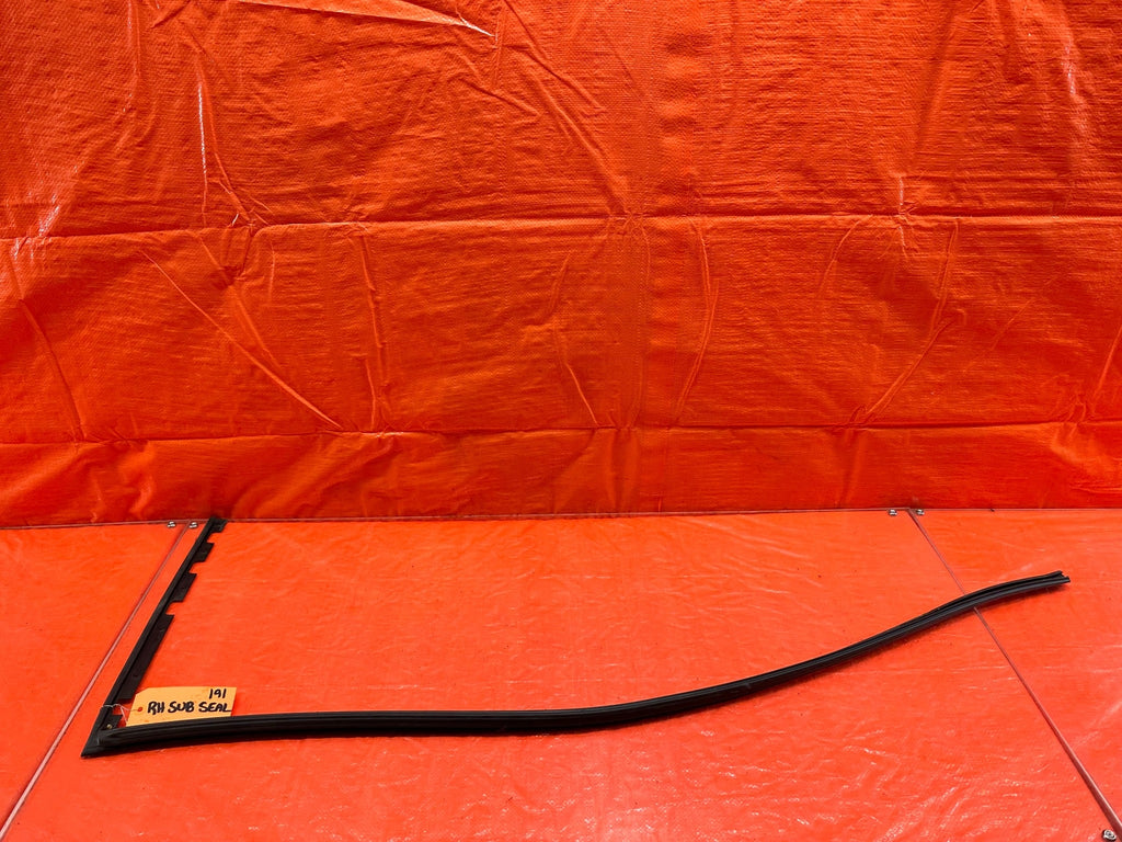 96 00 HONDA CIVIC   COUPE & HATCH   PASSENGER RIGHT DOOR GLASS SUB SEAL OEM #19112