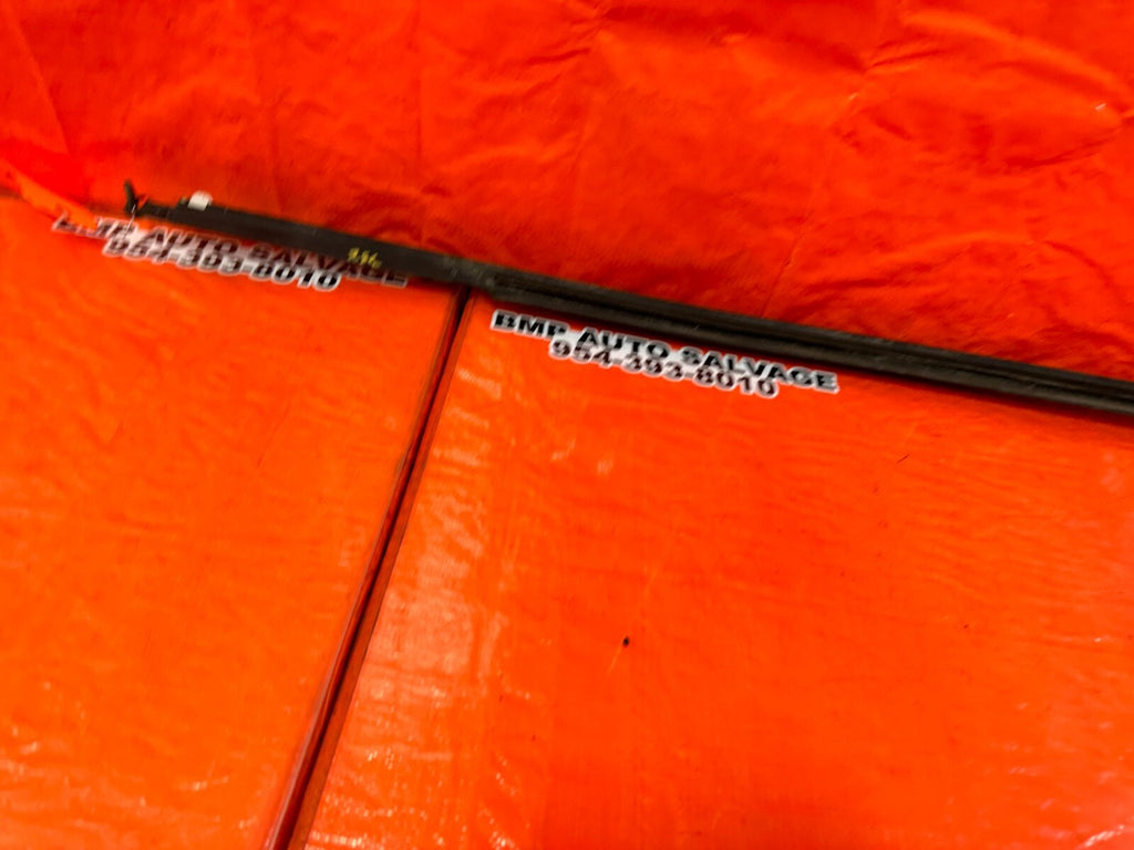 93 97 HONDA DEL SOL   DRIVER LEFT GLASS TRIM BELT MOLDING STRIP   OEM #2566