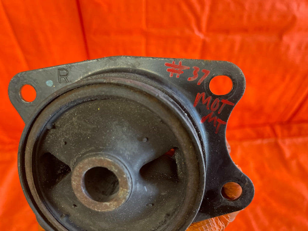 00 09 HONDA S2000   PASSENGER RIGHT DIFFERENTIL RUBBER MOUNT   OEM FACTORY #375