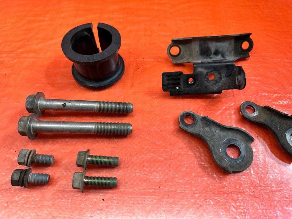 08 12 HONDA ACCORD SEDAN   POWER STEERING RACK BRACKETS HARDWARE OEM #23912