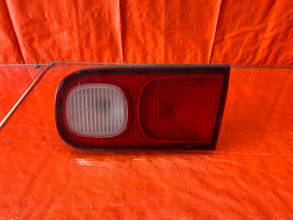 98 01 ACURA INTEGRA SEDAN   PASSENGER RIGHT INNER   TAIL LIGHT LAMP   OEM #123 0