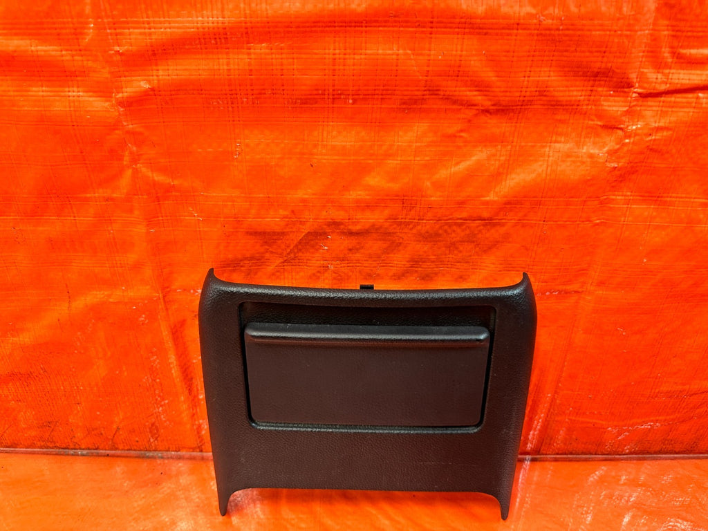 08 15 INFINITI G37 & Q60    2D COUPE   REAR ARM REST CENTER CONSOLE TROM POCKET1