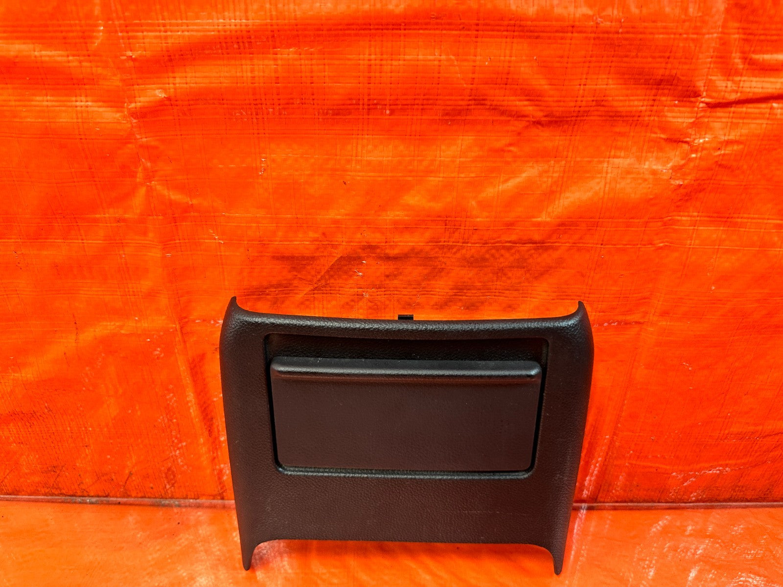 08 15 INFINITI G37 & Q60    2D COUPE   REAR ARM REST CENTER CONSOLE TROM POCKET1