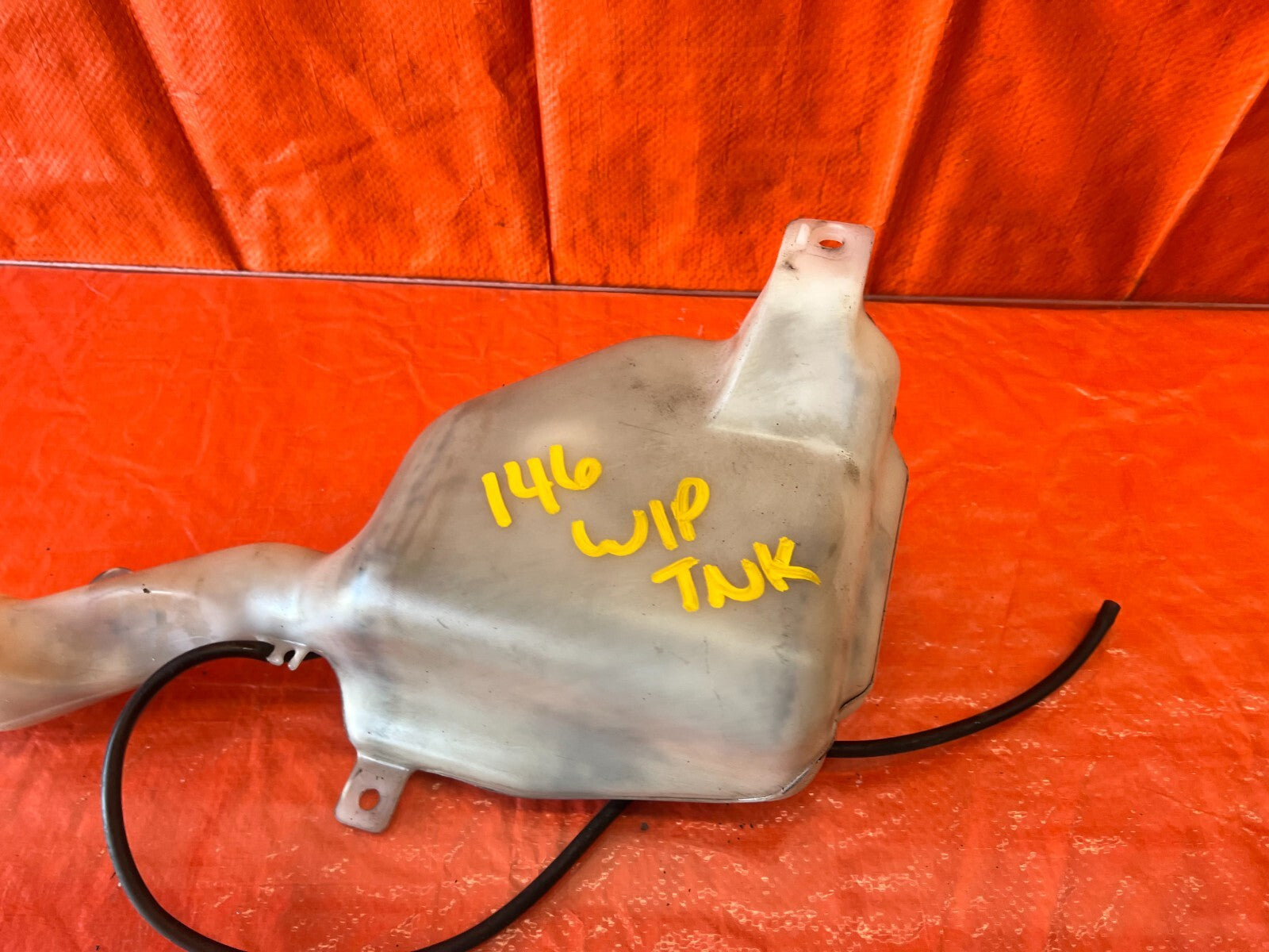 93 96 HONDA DEL SOL   WINDSHIELD WIPER FLUID RESERVOIR TANK W/ MOTORS   OEM #1464