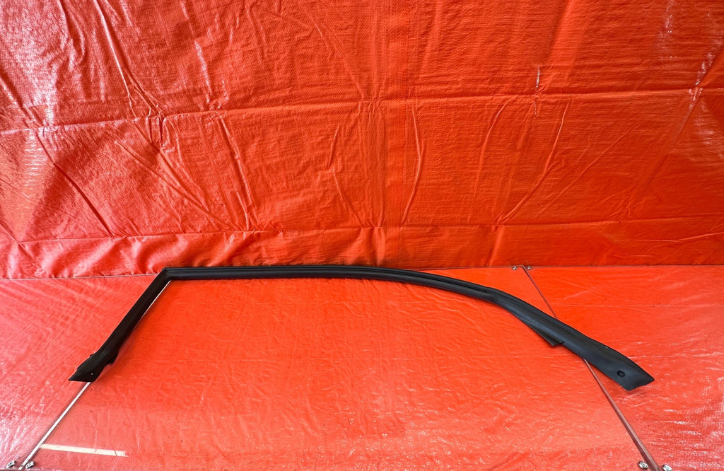 08 15 INFINITI G37 & Q60   2D COUPE   DOOR WEATHER STRIP   UPPER RIGHT OEM #1888