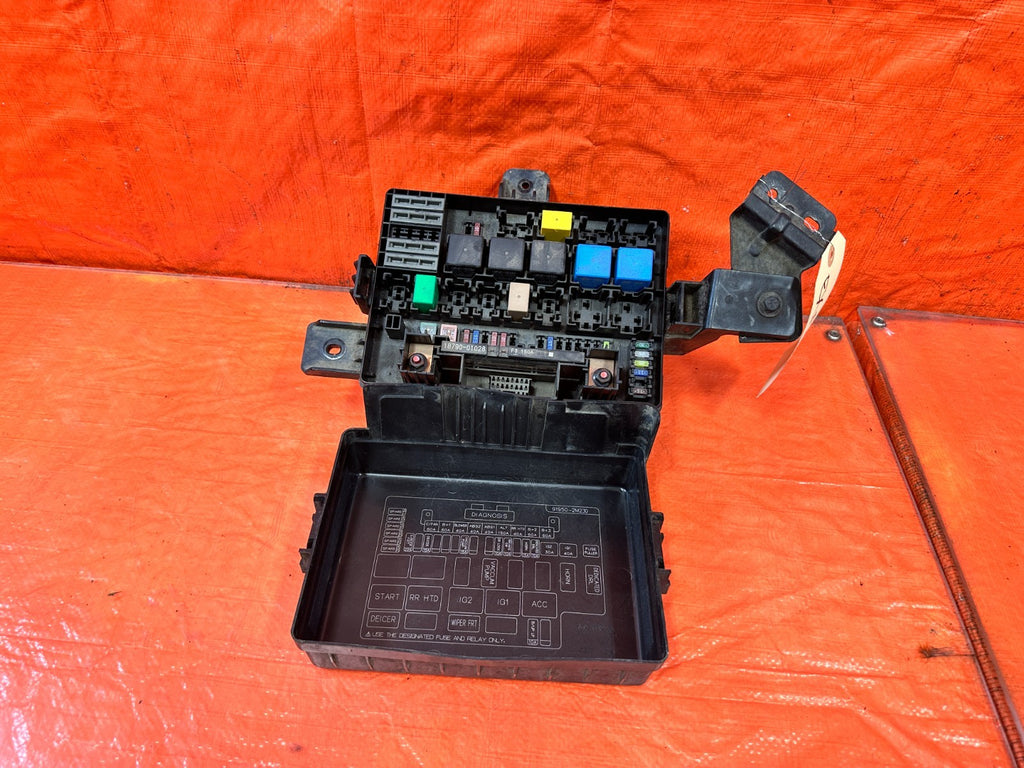 13 16 HYUNDAI GENESIS COUPE   EXTERIOR ENGINE BAY FUSE BOX   OEM 3260