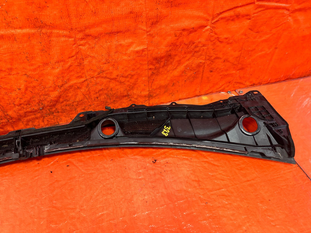 08 15 INFINITI G37 COUPE CONVERTIBLE WINDSHIELD WIPER COWL TRIM PLASTIC OEM 32910