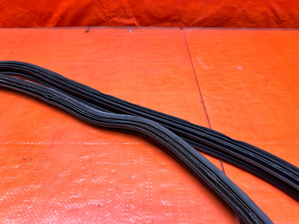 94 01 ACURA INTEGRA 2D REAR HATCH TRUNK WEATHERSTRIP SEAL OEM #3317