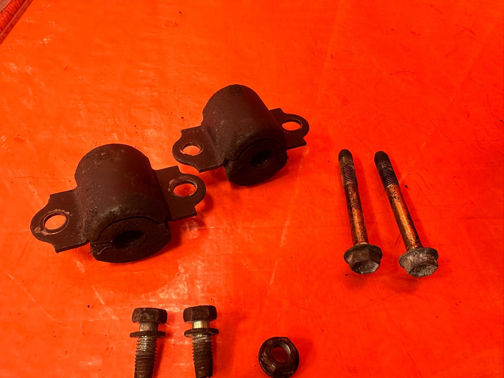 02 10 LEXUS SC430   REAR SWAY STABILIZER BRACKETS W/ BOLTS & BUSHINGS   OEM #2883